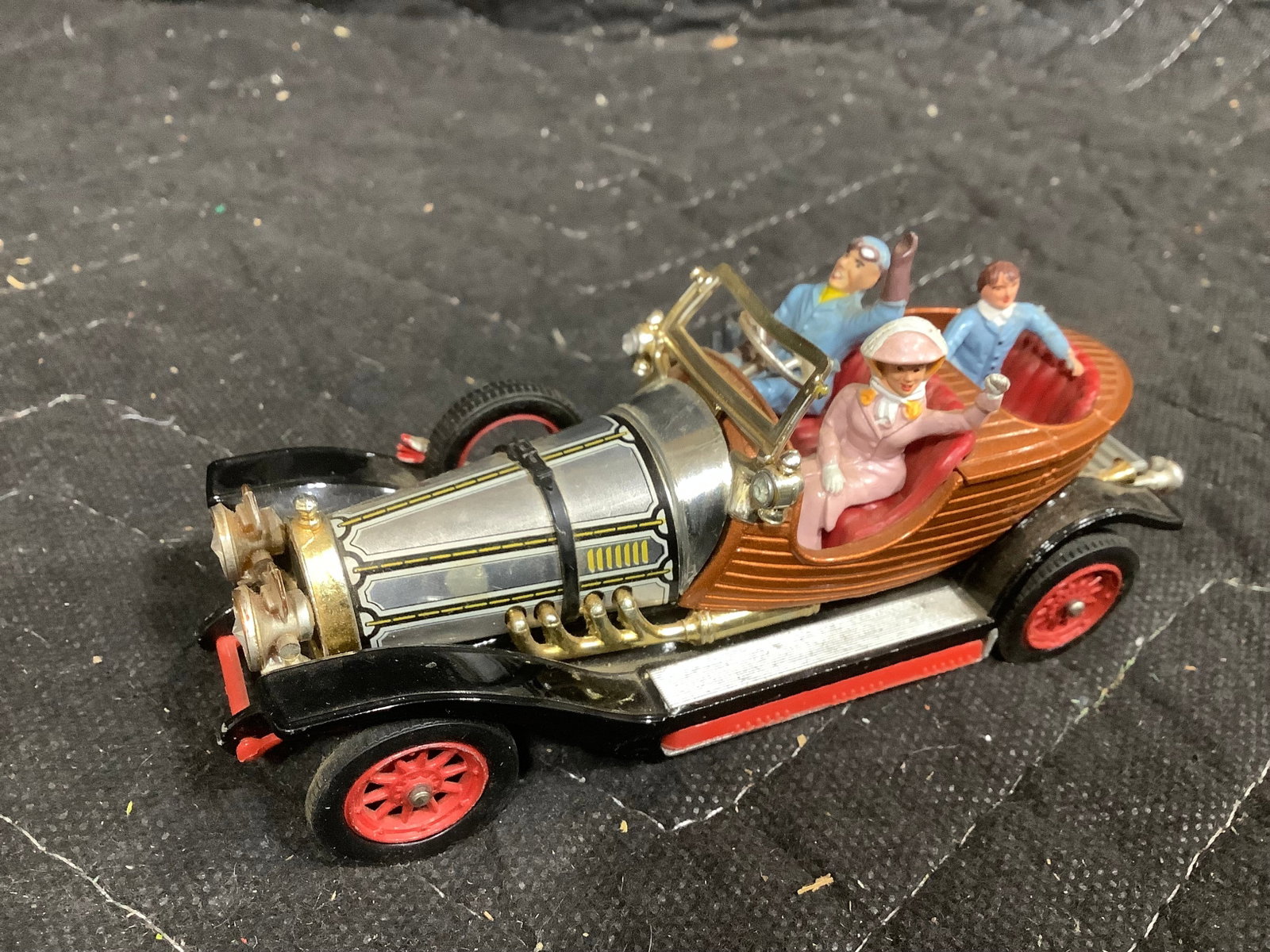 Vintage Corgi Toys Chitty Chitty Bang Bang Diecast Model: Vintage Corgi Toys Chitty Chitty Bang Bang Diecast Model