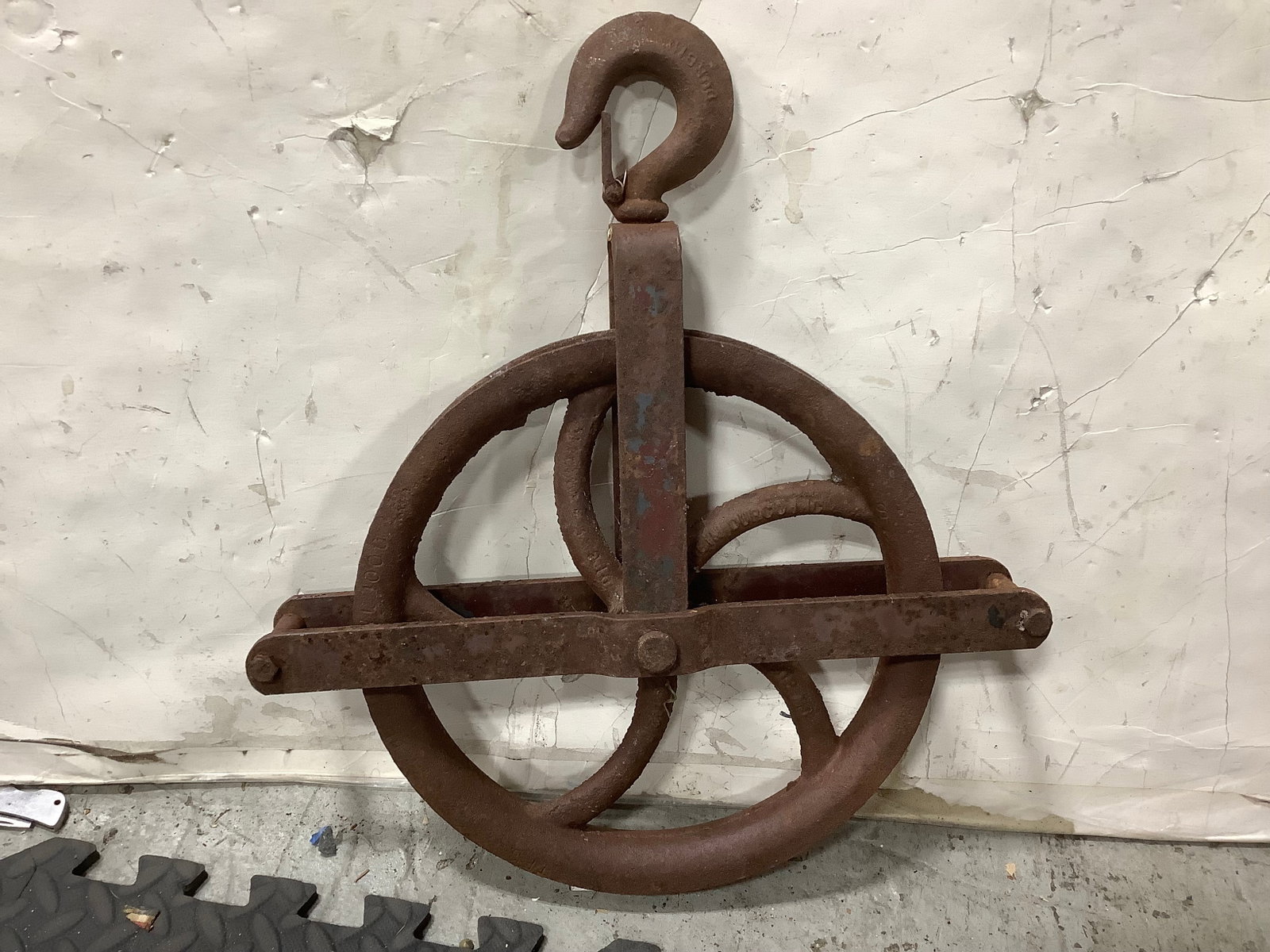 Vintage Industrial Single Wheel Pulley (19in): Vintage Industrial Single Wheel Pulley (19in)