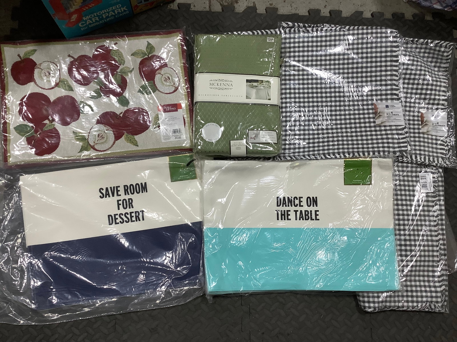 Various Tablecloths/Placemats (1 of 1)