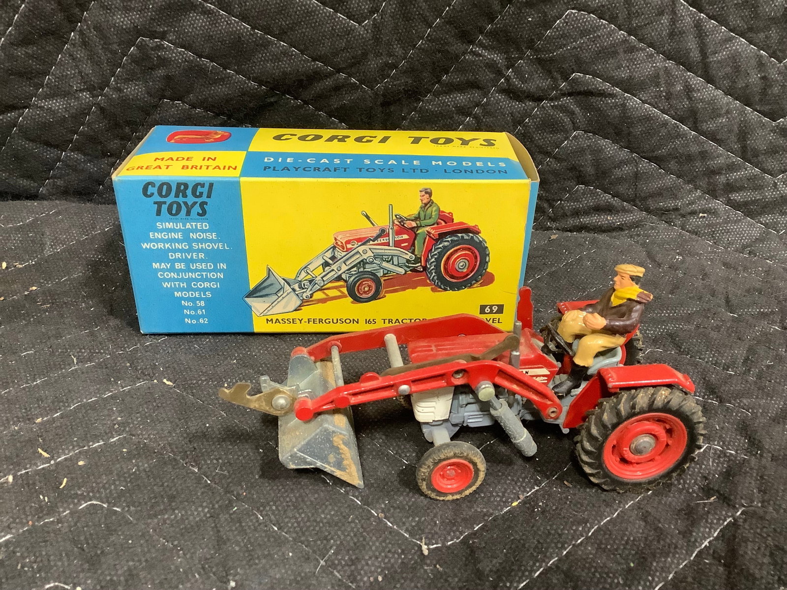 Vintage Corgi Toys Massey-Ferguson 165 Tractor Diecast Model (1 of 1)