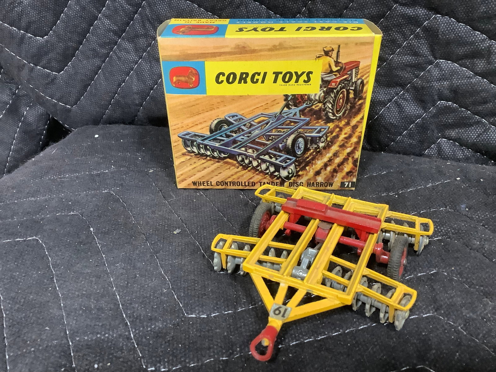 Vintage Corgi Toys Wheel Controlled Tandem Disc Harrow Diecast Model (1 of 1)