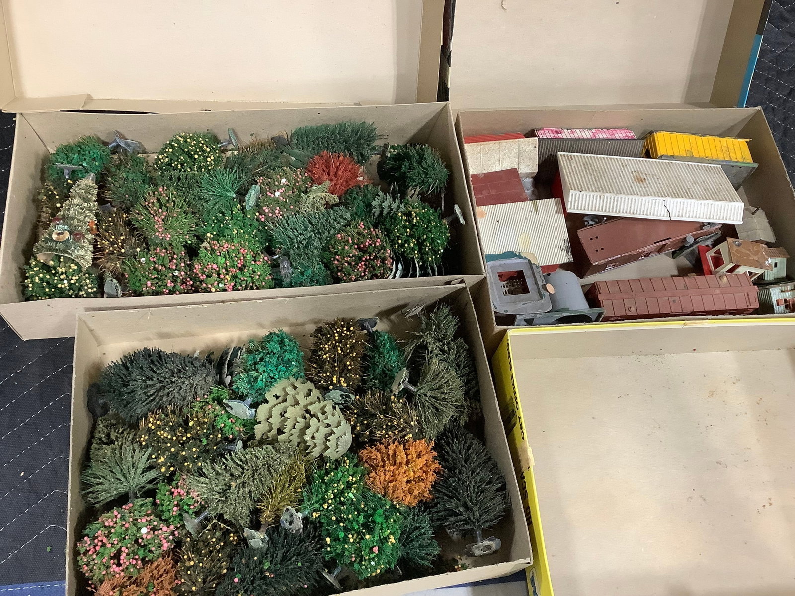 Plasticville pieces and artificial model trees (1 of 1)