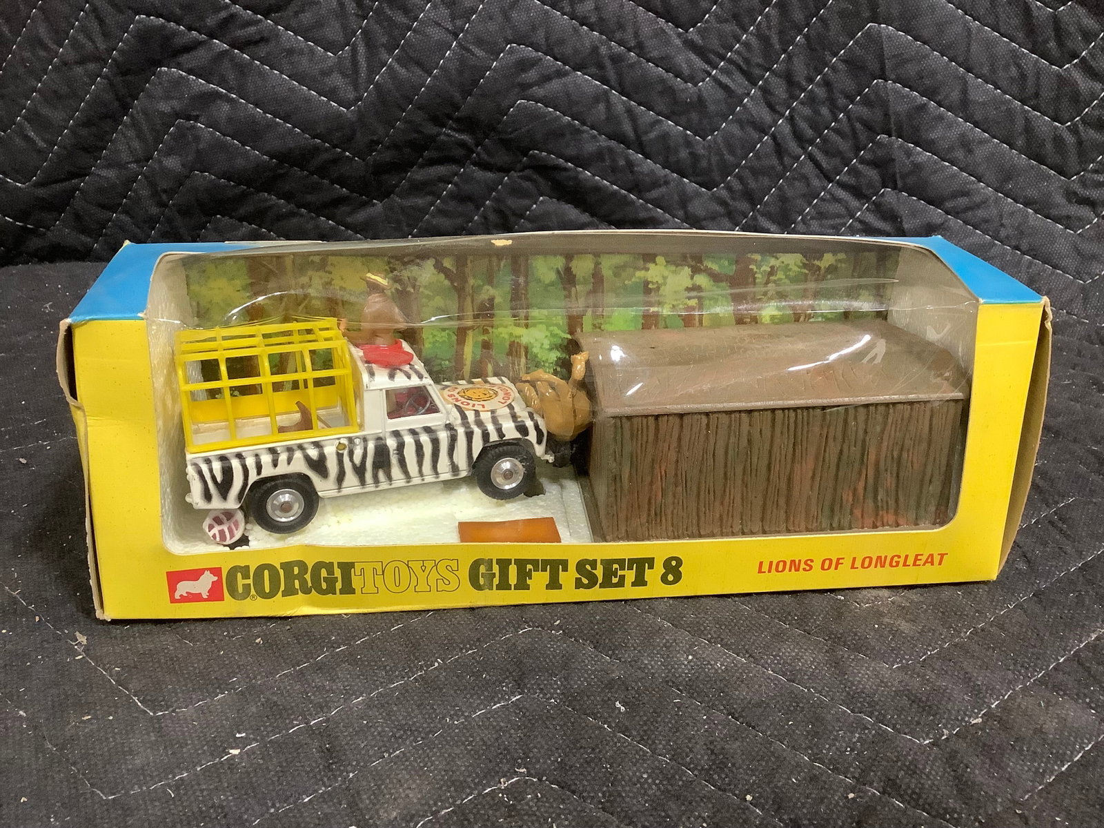 Corgi Toys vintage Lions of Longleat diecast in original box: Corgi Toys vintage Lions of Longleat diecast in original box