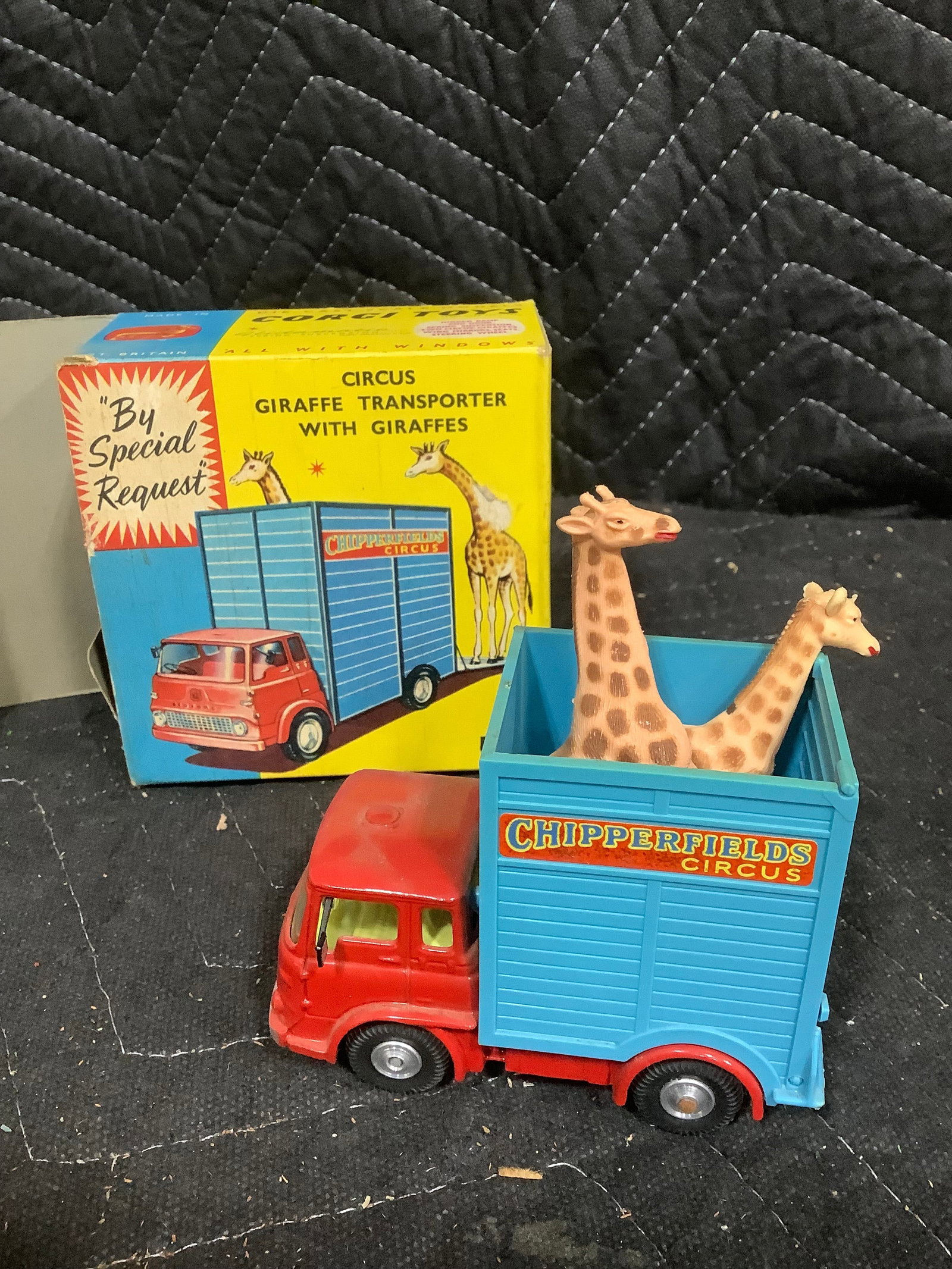 Corgi Toys vintage Circus Giraffe transporter with giraffes diecast in original box (1 of 1)