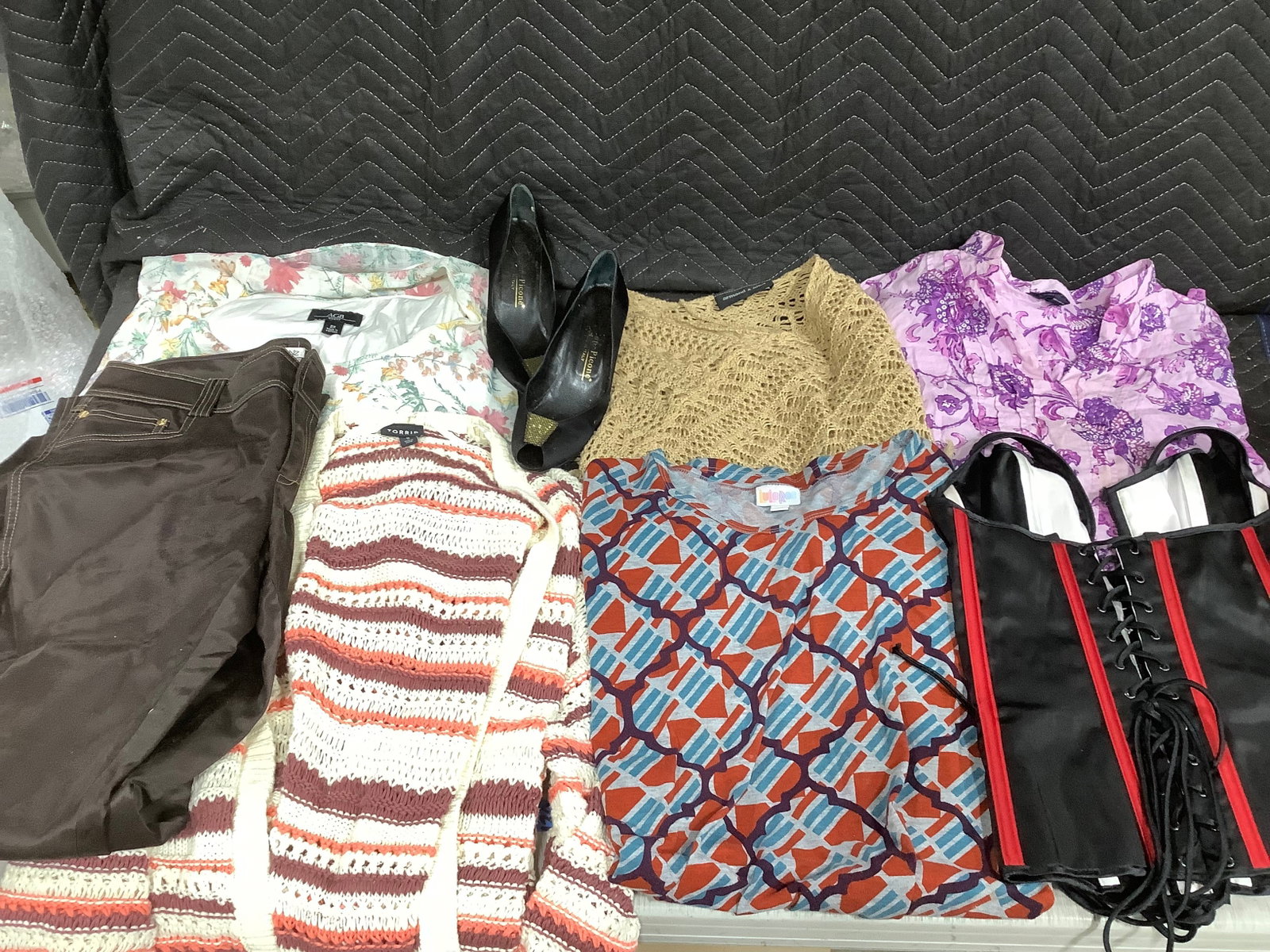 Various womens clothing and vintage Picone shoes(6M): Various womens clothing and vintage Picone shoes(6M)