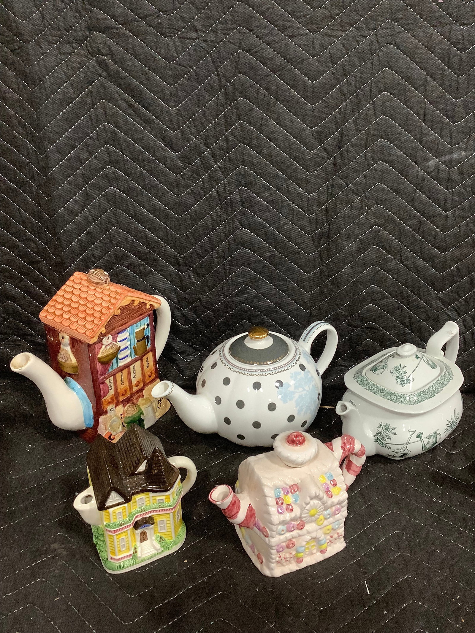 Vintage ceramic decorative teapots(8.5in tallest) (1 of 1)