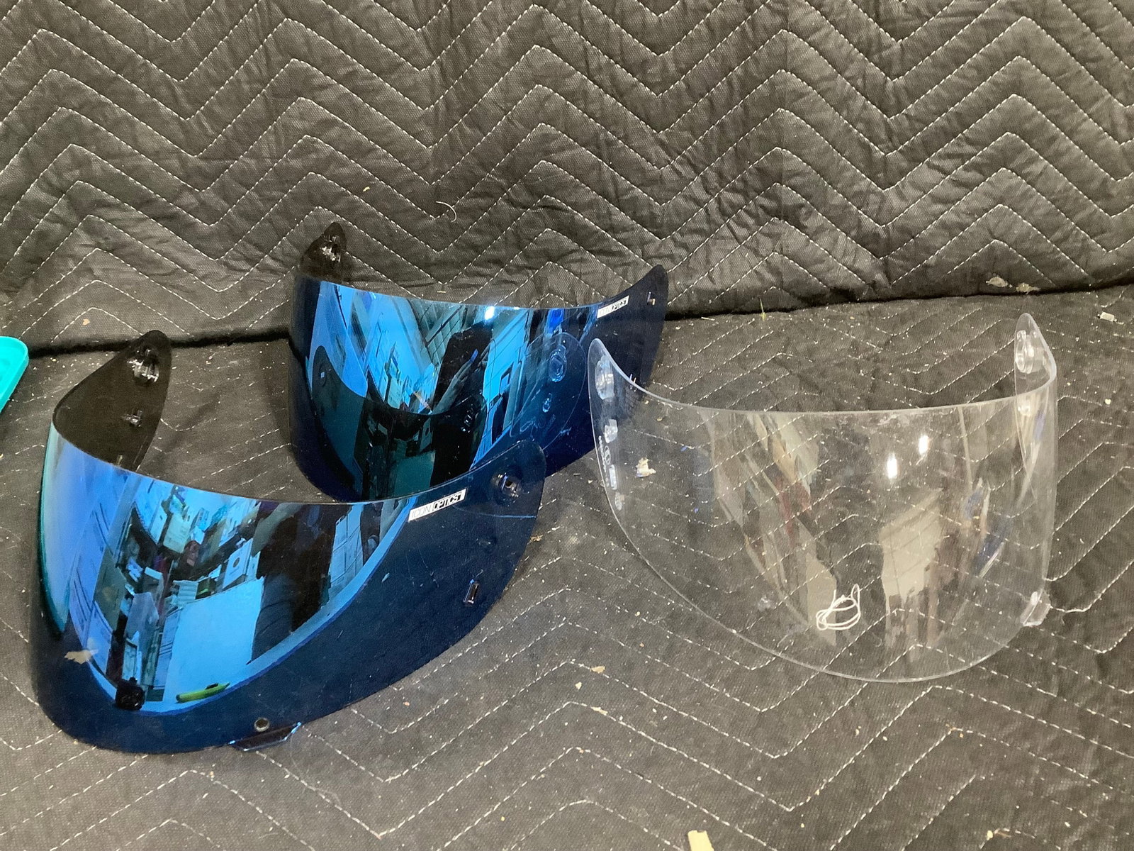 Replacement helmet visors: Replacement helmet visors