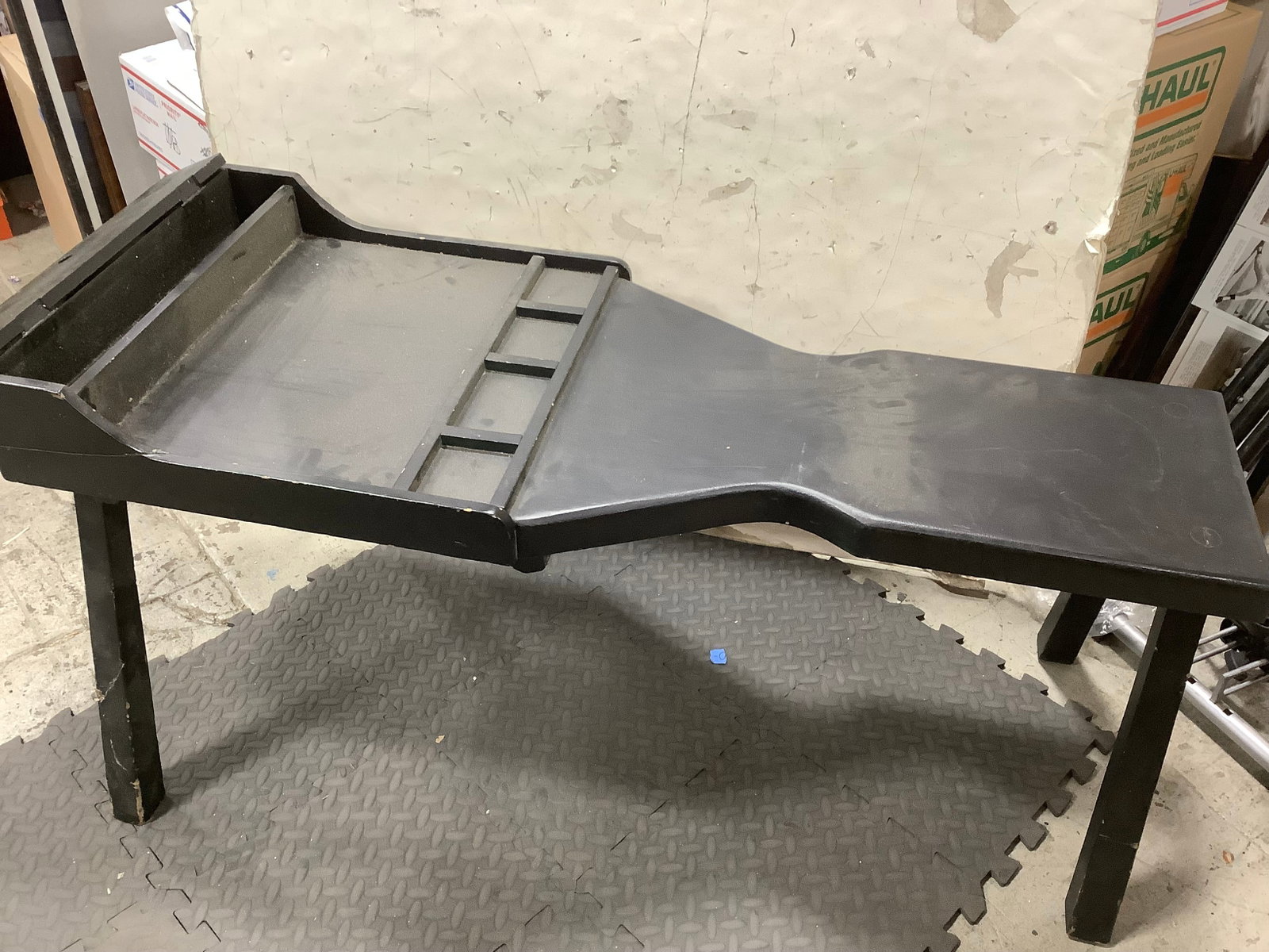 Wooden work station(46inx25inx22in) (1 of 1)