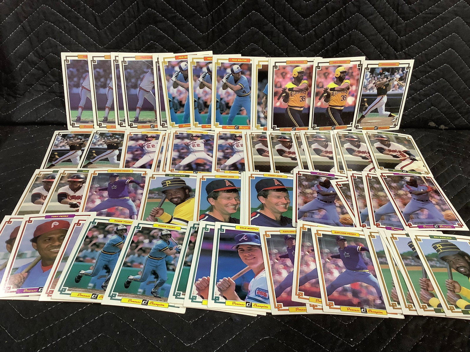 Various baseball cards: Various baseball cards