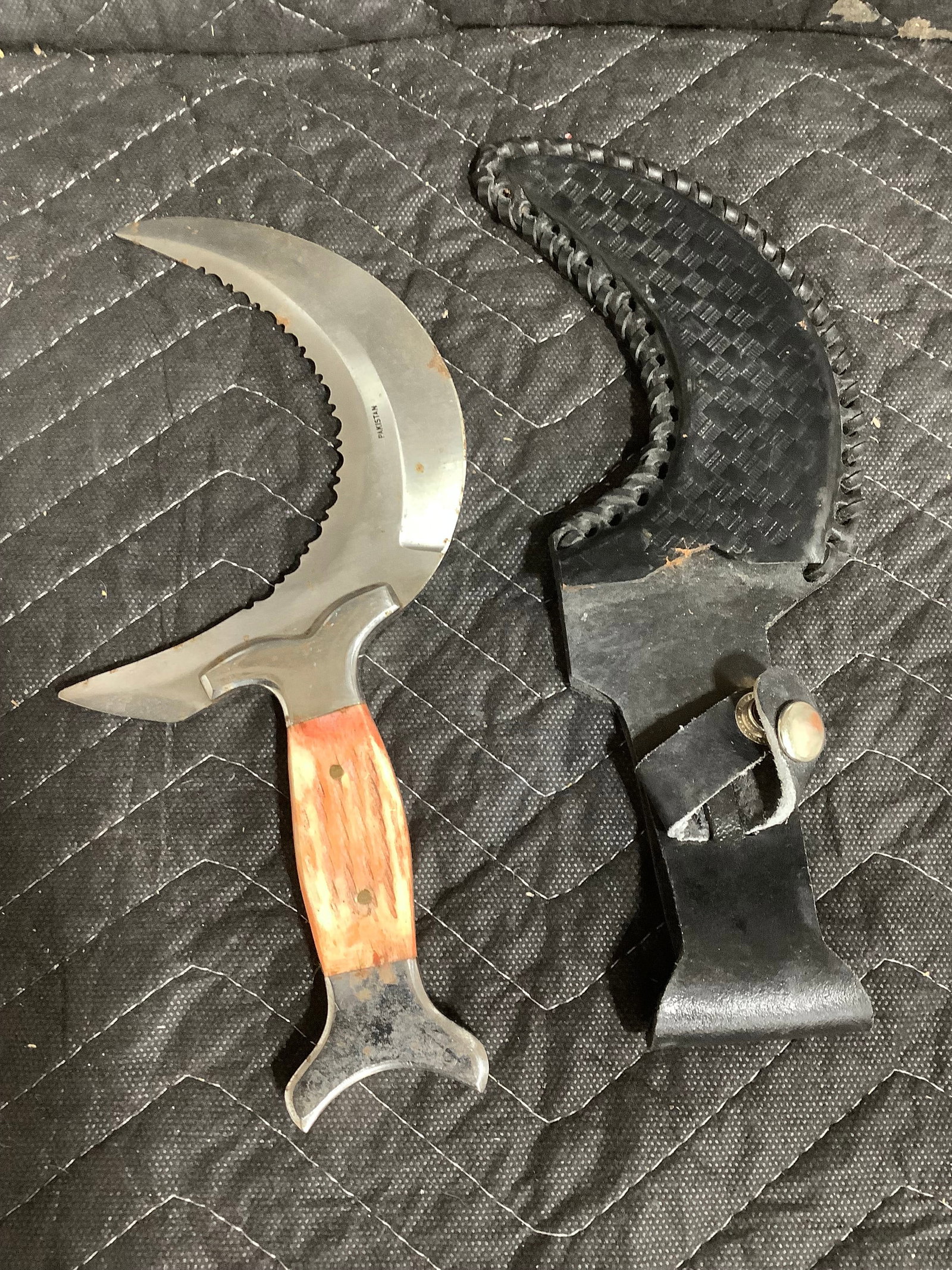 Crescent shaped knife (1 of 1)