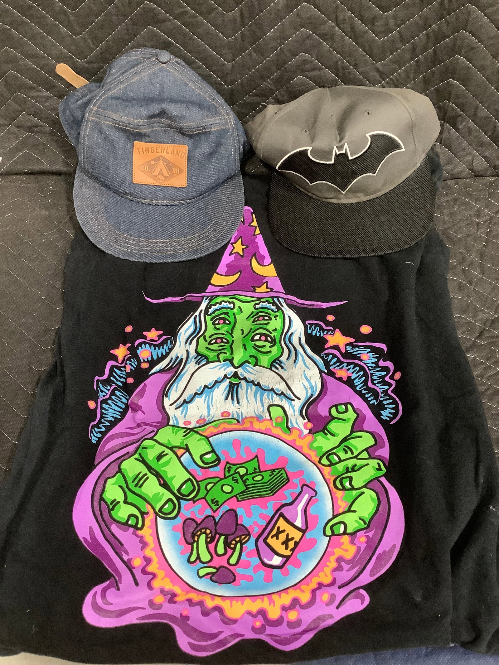 Hats and wizard tshirt(L) (1 of 1)