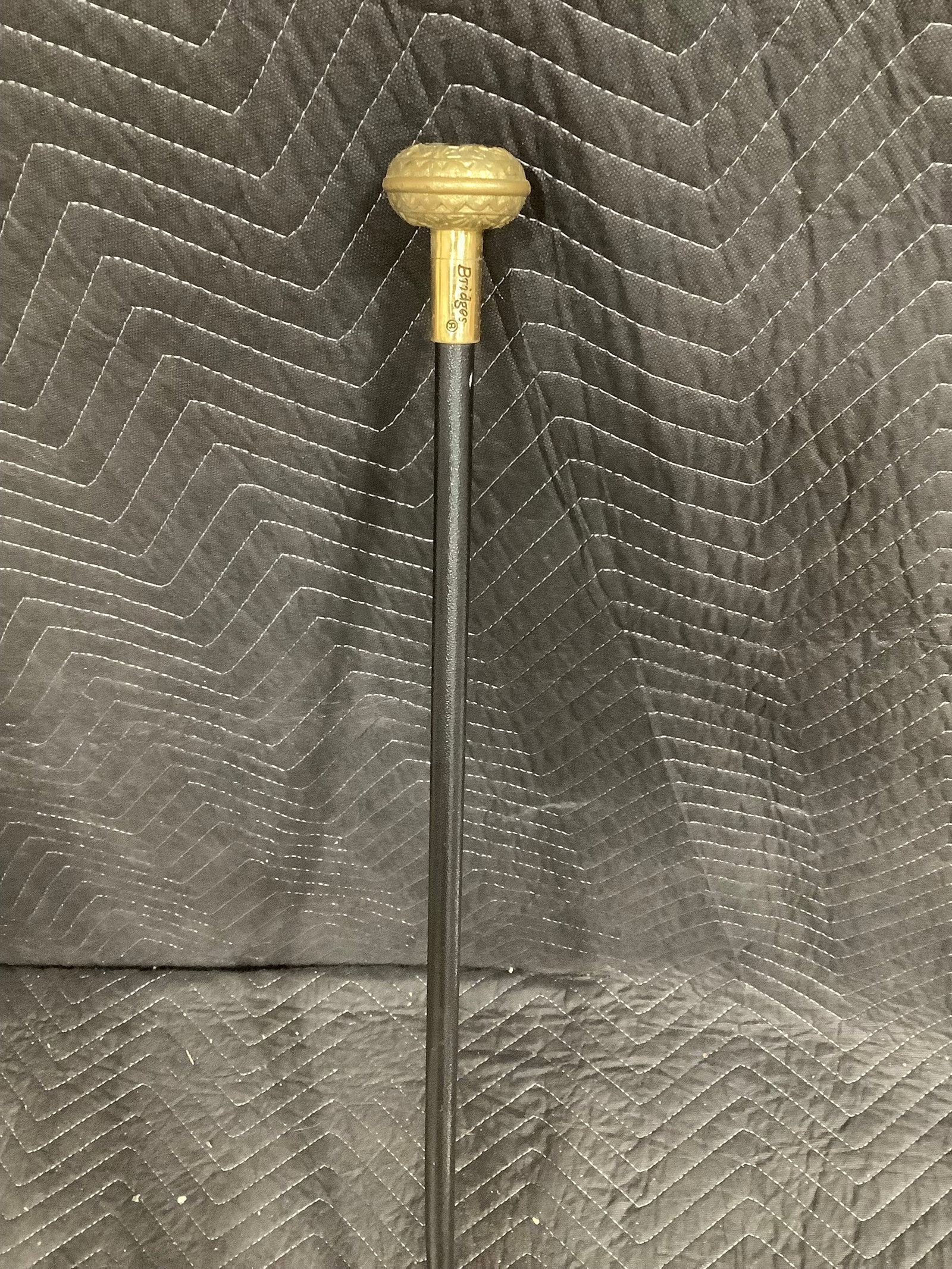 Bridges vintage walking cane(35in tall): Bridges vintage walking cane(35in tall)