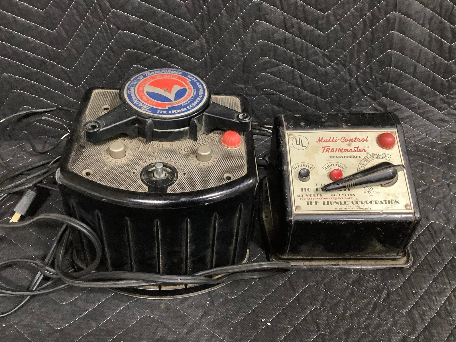 Vintage Lionel Trainmaster and Transformer (1 of 1)