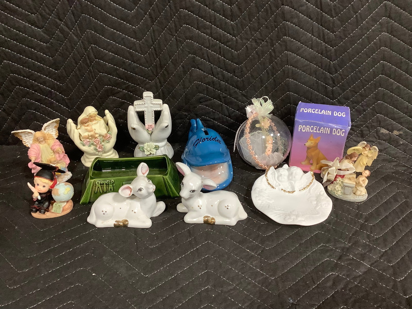 Various decorative statues (1 of 1)