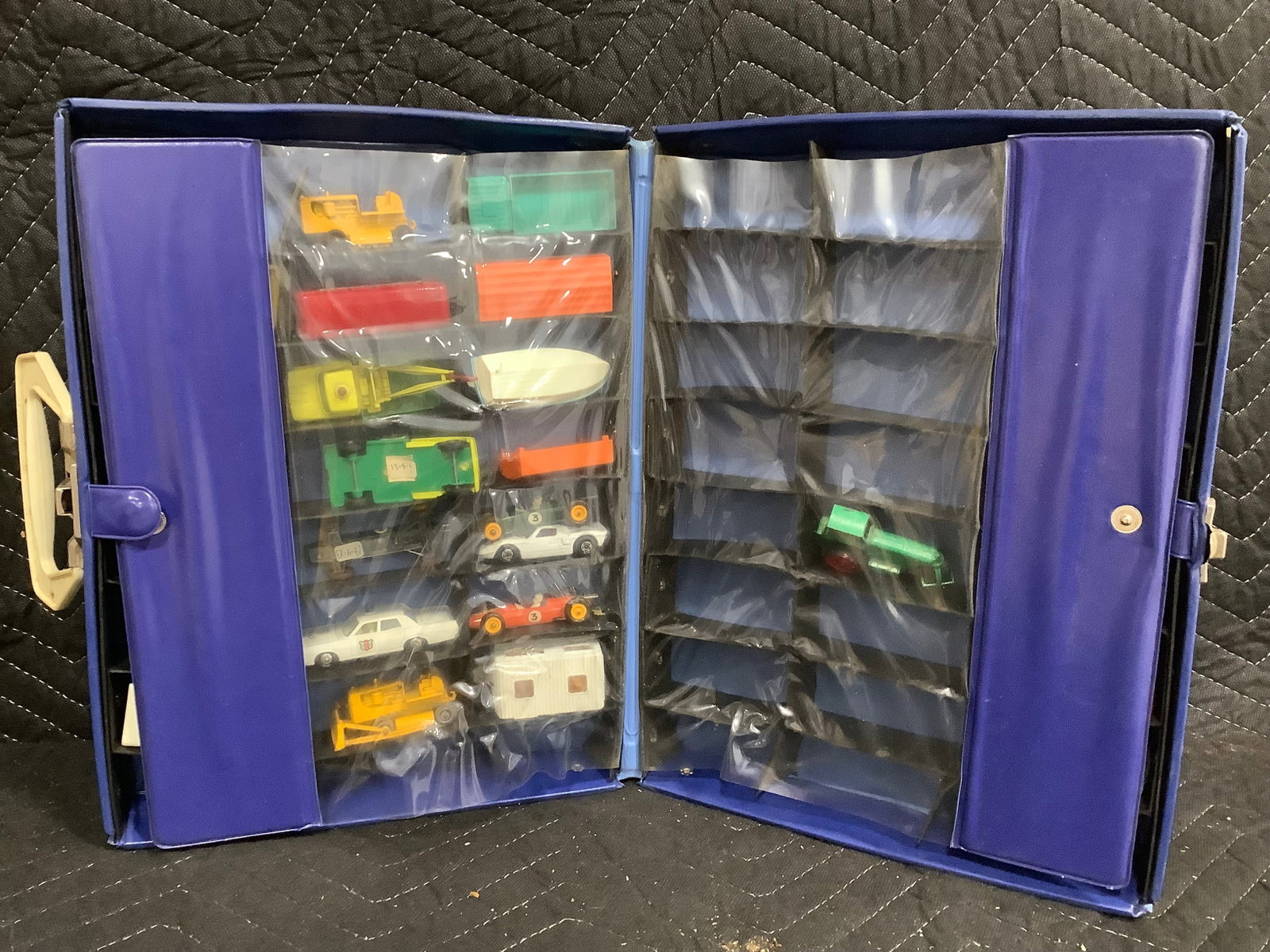 Vintage Matchbox Case with Cars: Vintage Matchbox Case with Cars