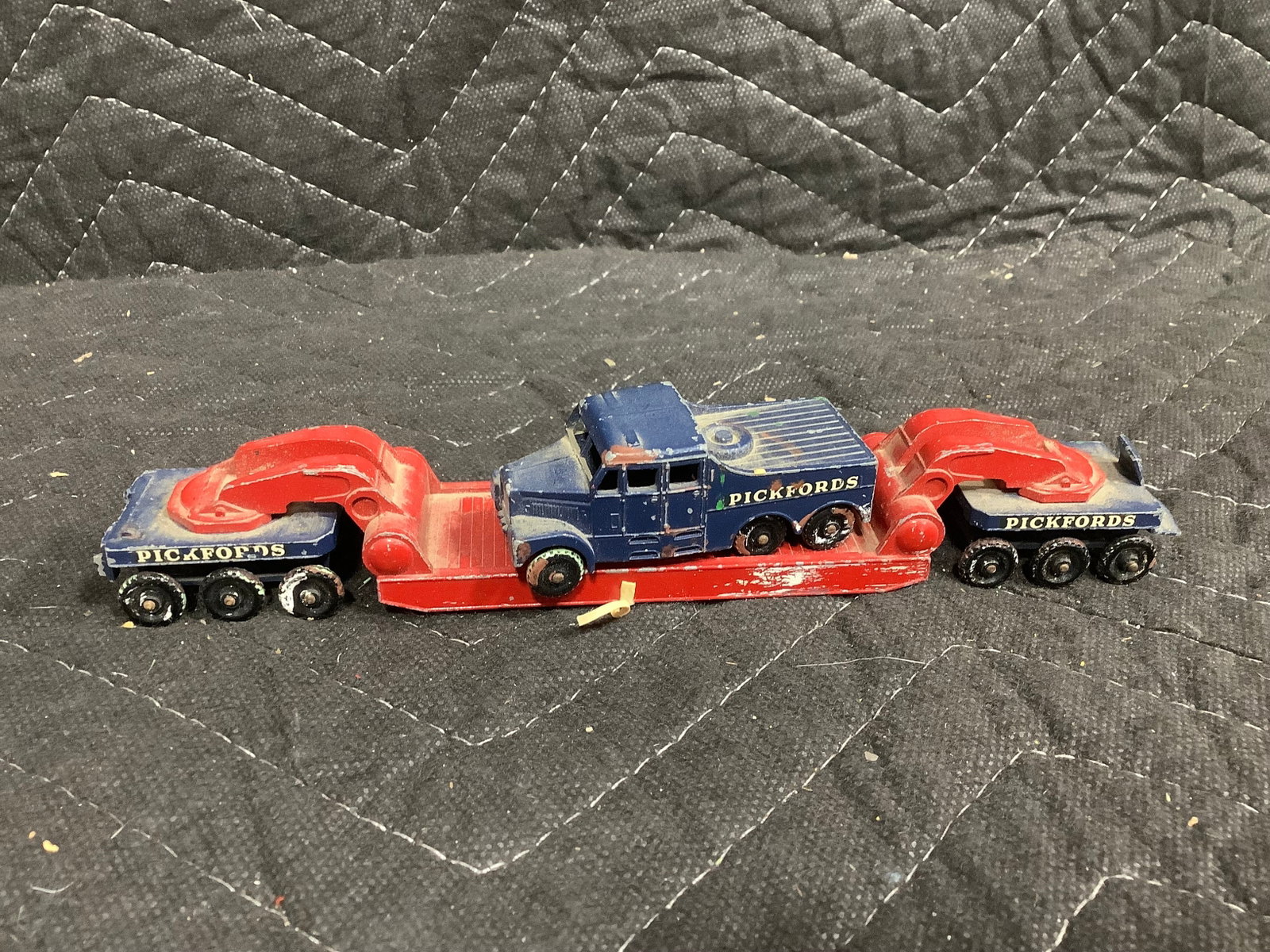 Vintage 1960s Lesney Matchbox Transporter Diecast: Vintage 1960s Lesney Matchbox Transporter Diecast