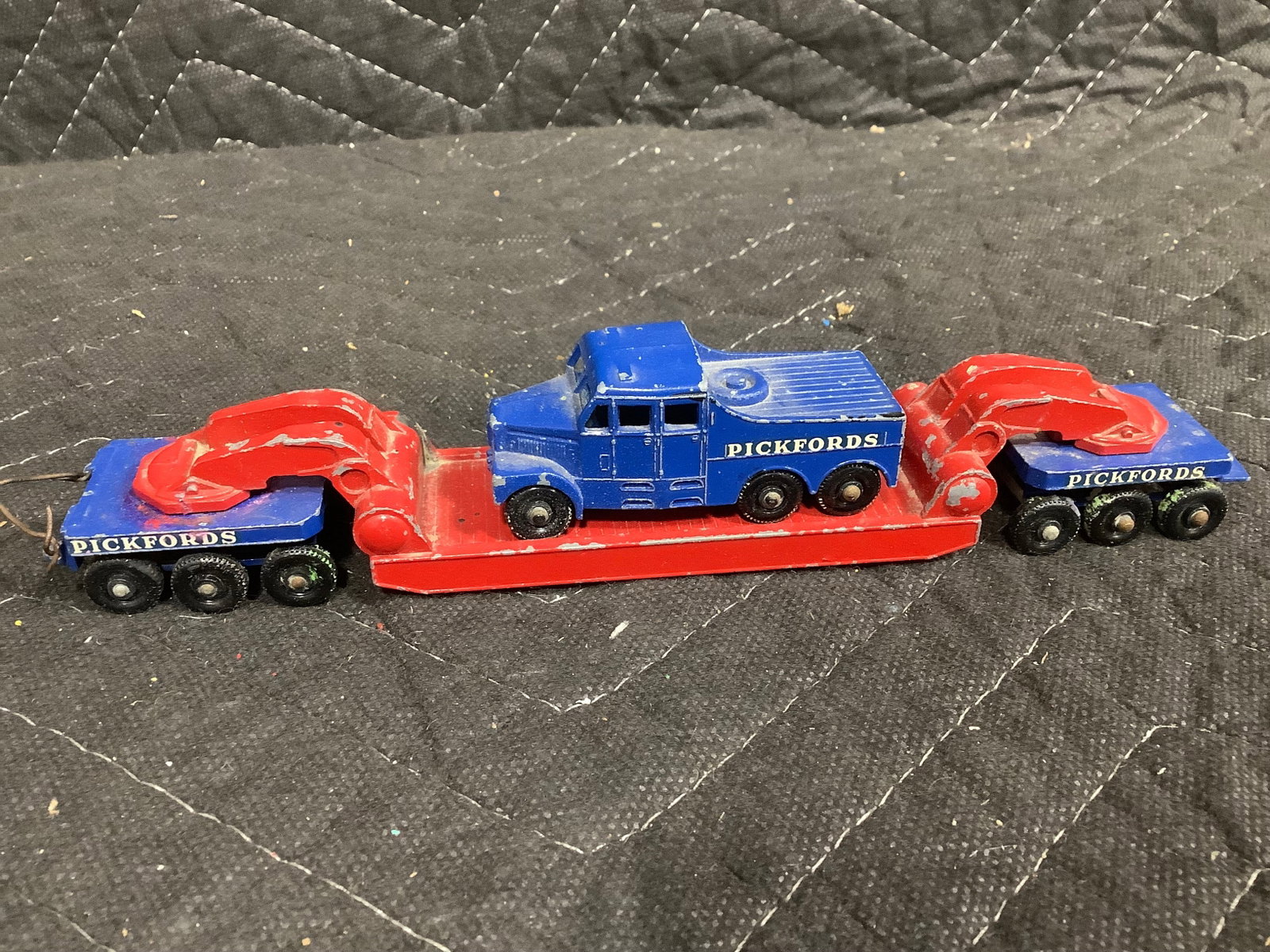 Vintage 1960s Lesney Matchbox Transporter Diecast: Vintage 1960s Lesney Matchbox Transporter Diecast