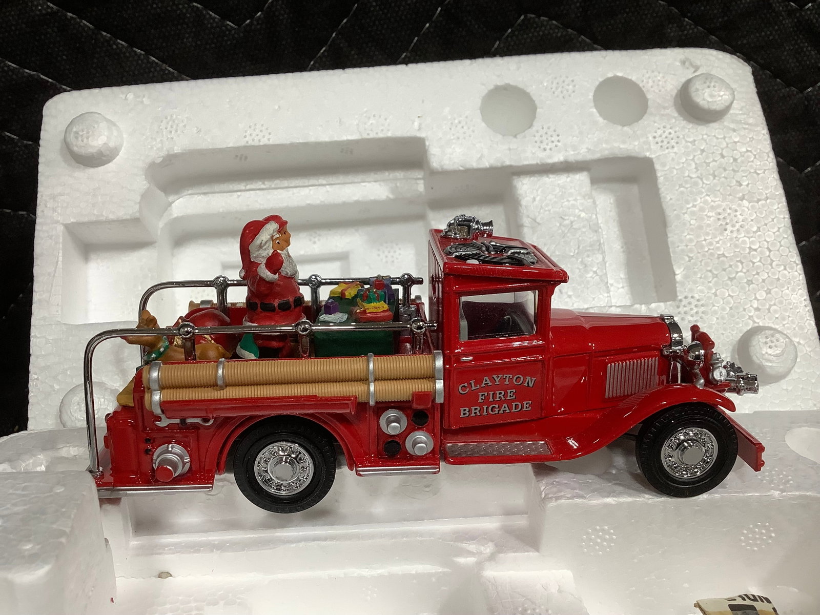 Vintage Matchbox Santas 1997 Fire Engine Diecast Model *needs repair* (1 of 1)