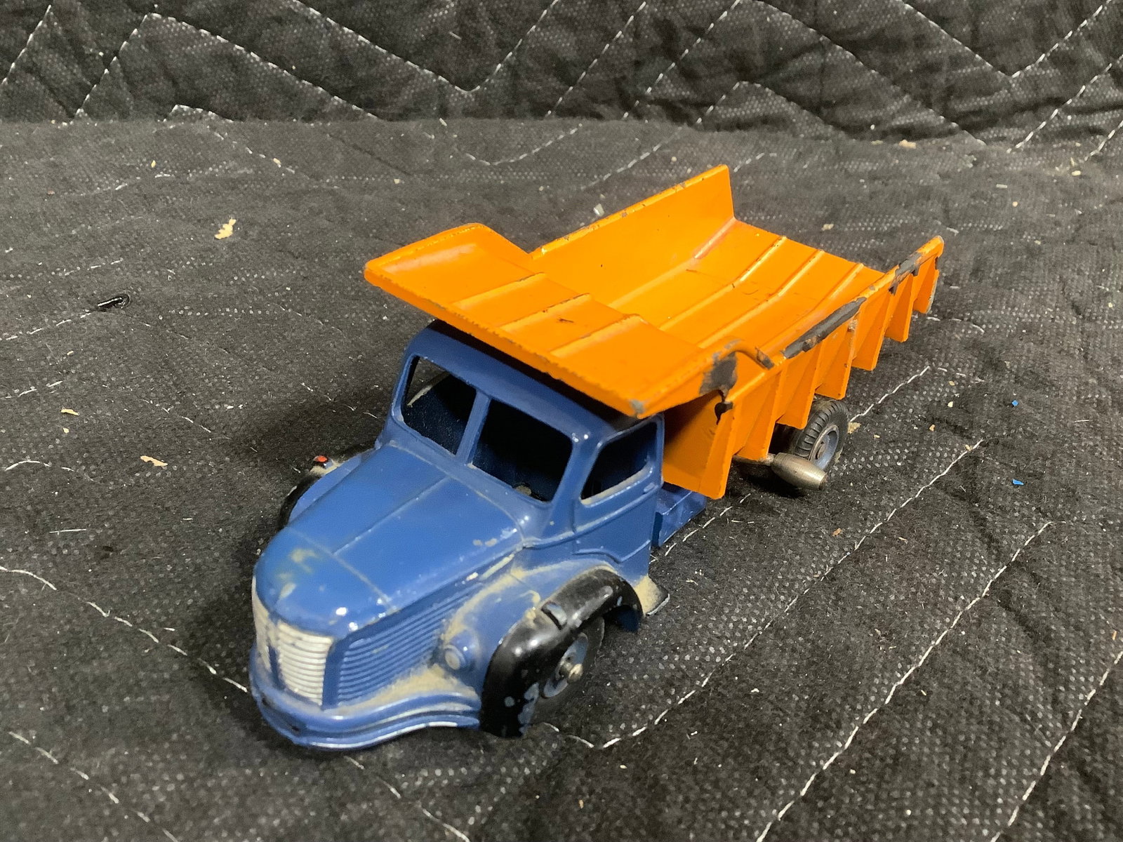 Vintage Dinky Toys Dump Truck Diecast (1 of 1)