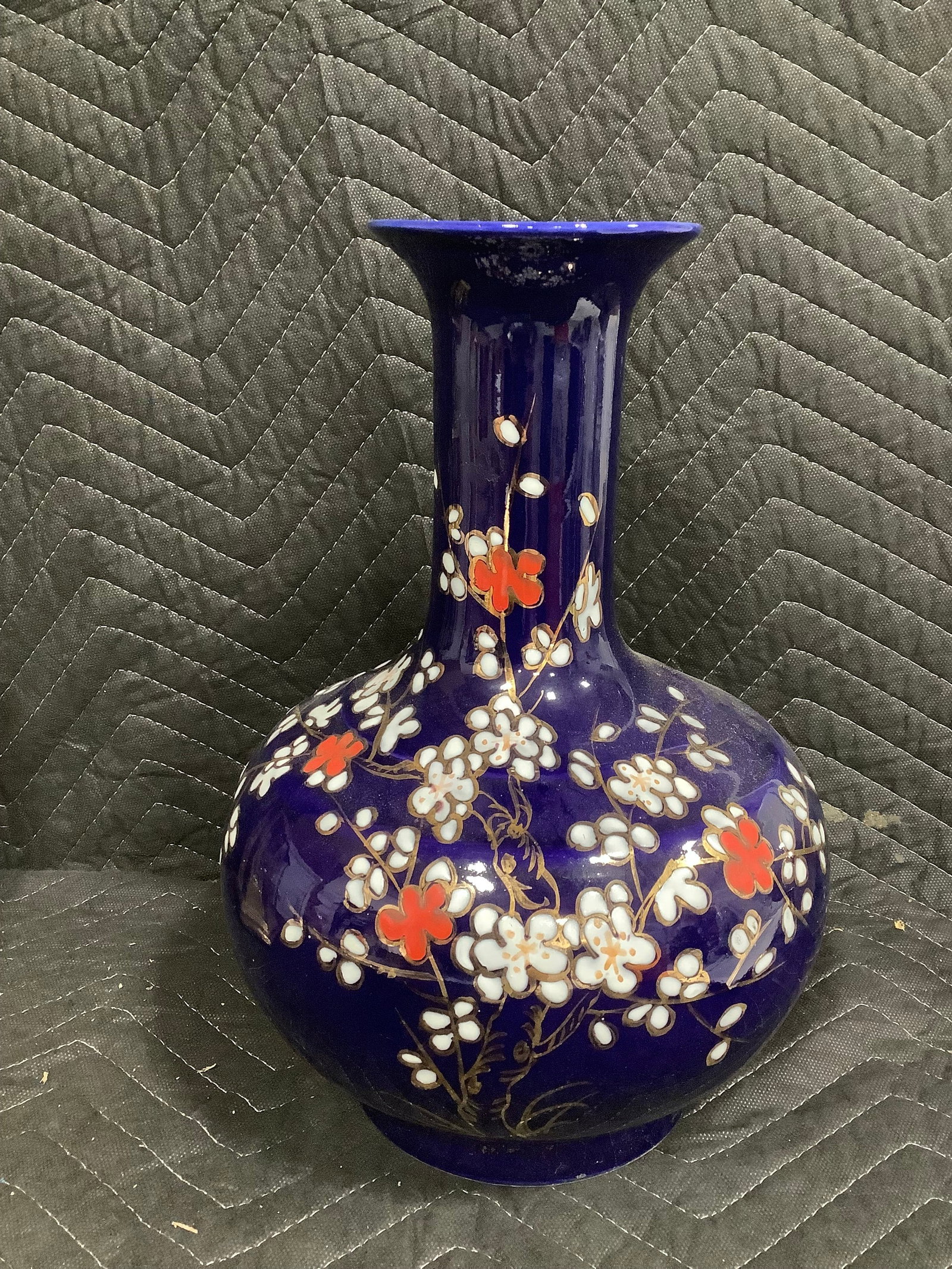 Chinese style handpainted porcelain vase(12.5in tall): Chinese style handpainted porcelain vase(12.5in tall)