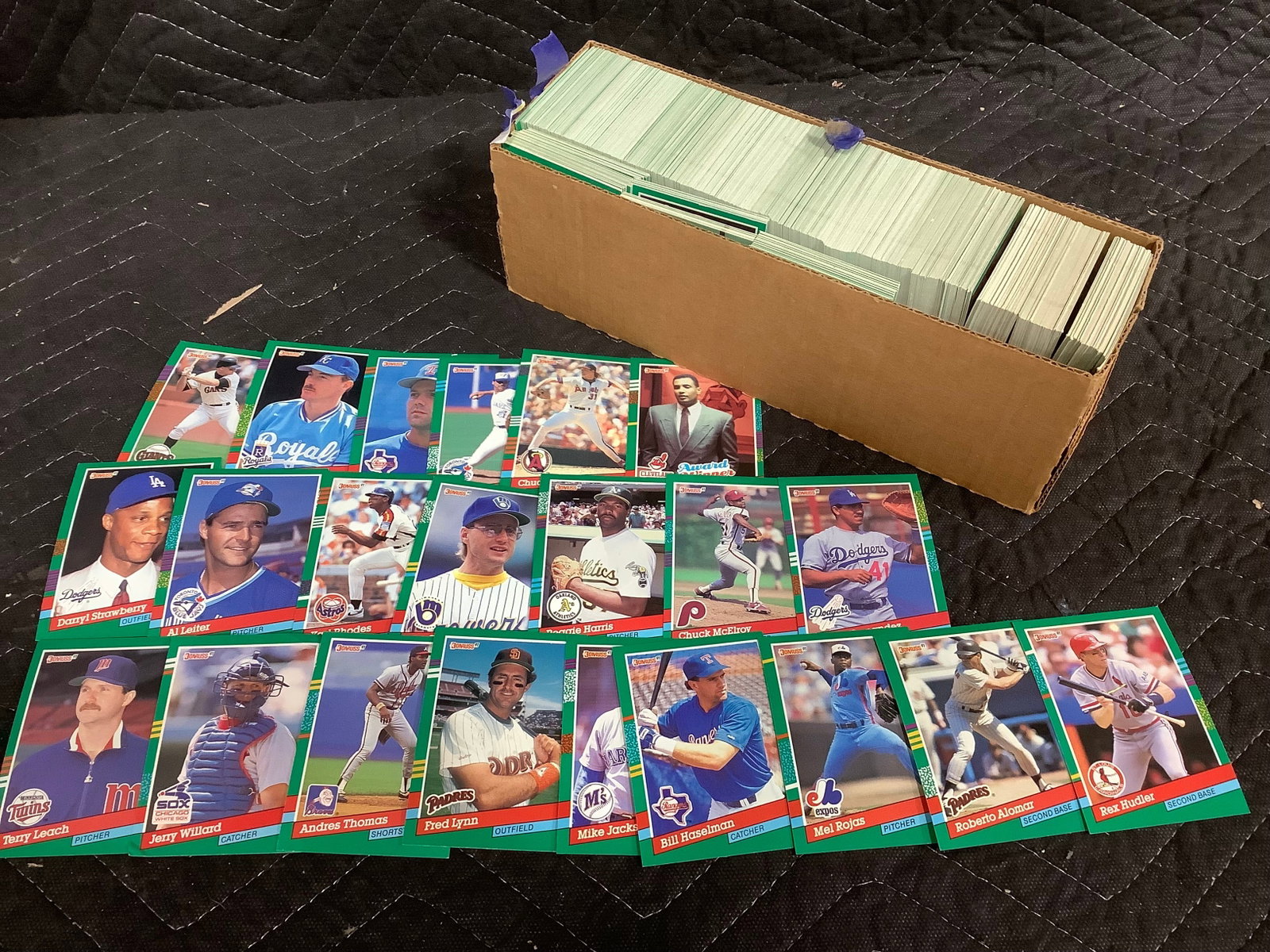 Various collectible baseball cards: Various collectible baseball cards
