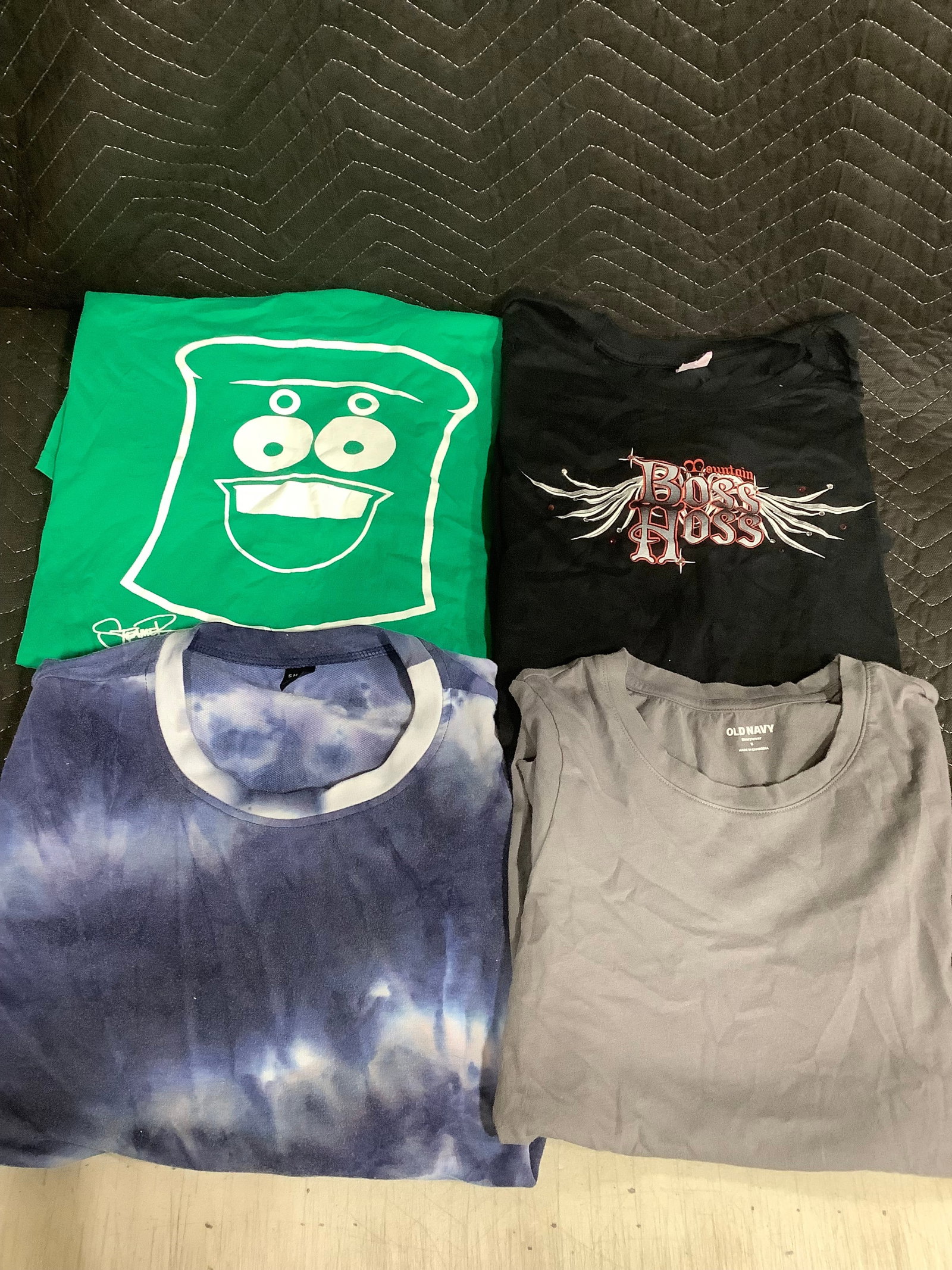 Tshirts(various sizes): Tshirts(various sizes)