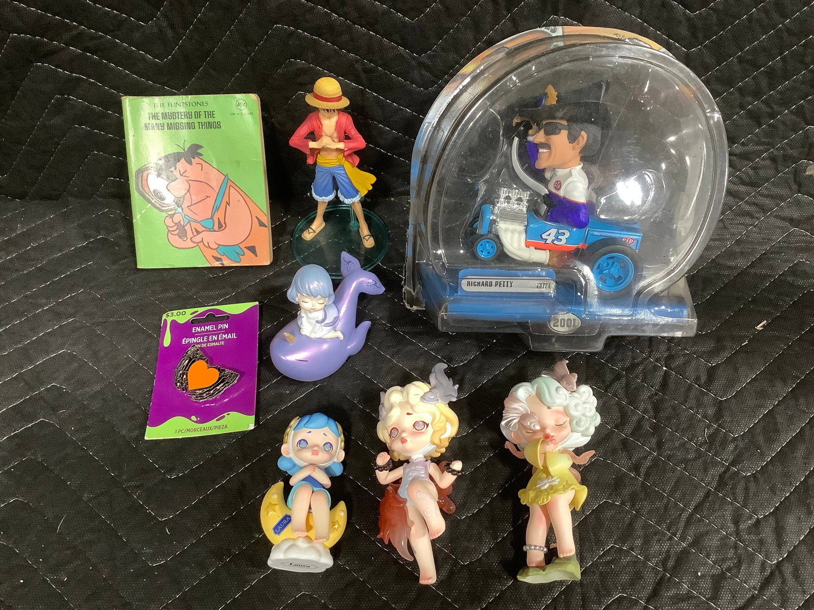 Flinstones mini book, enamel pin, and more: Flinstones mini book, enamel pin, and more
