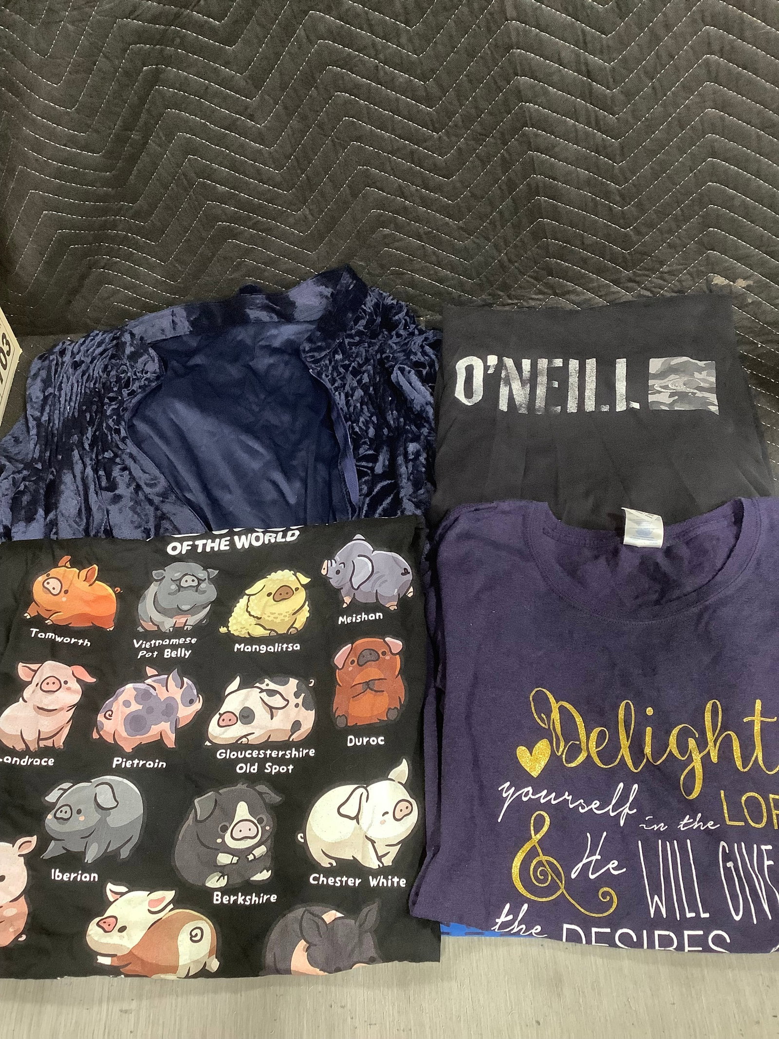 Tshirts(various sizes) (1 of 1)