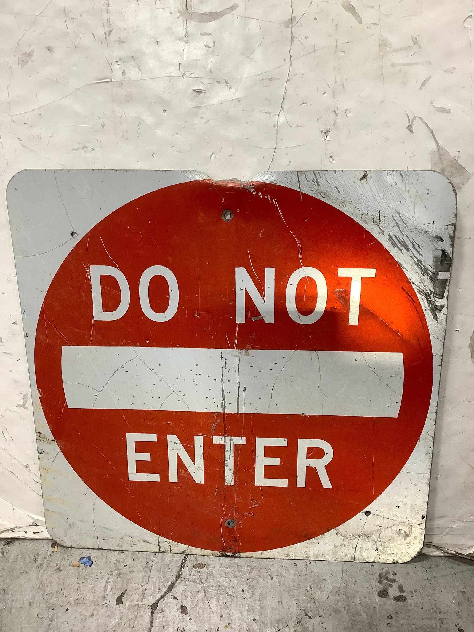 Do Not Enter road sign(30inx30.5in): Do Not Enter road sign(30inx30.5in)