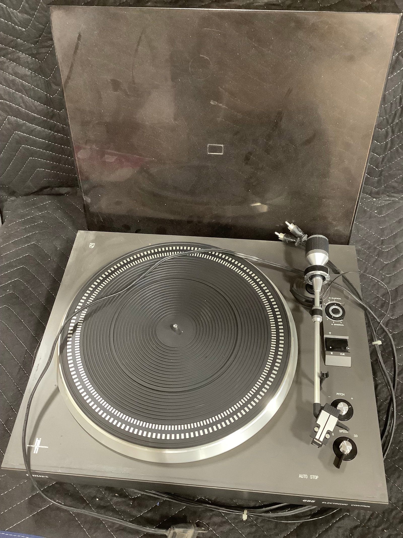 Phillips 685 Turntable (1 of 1)