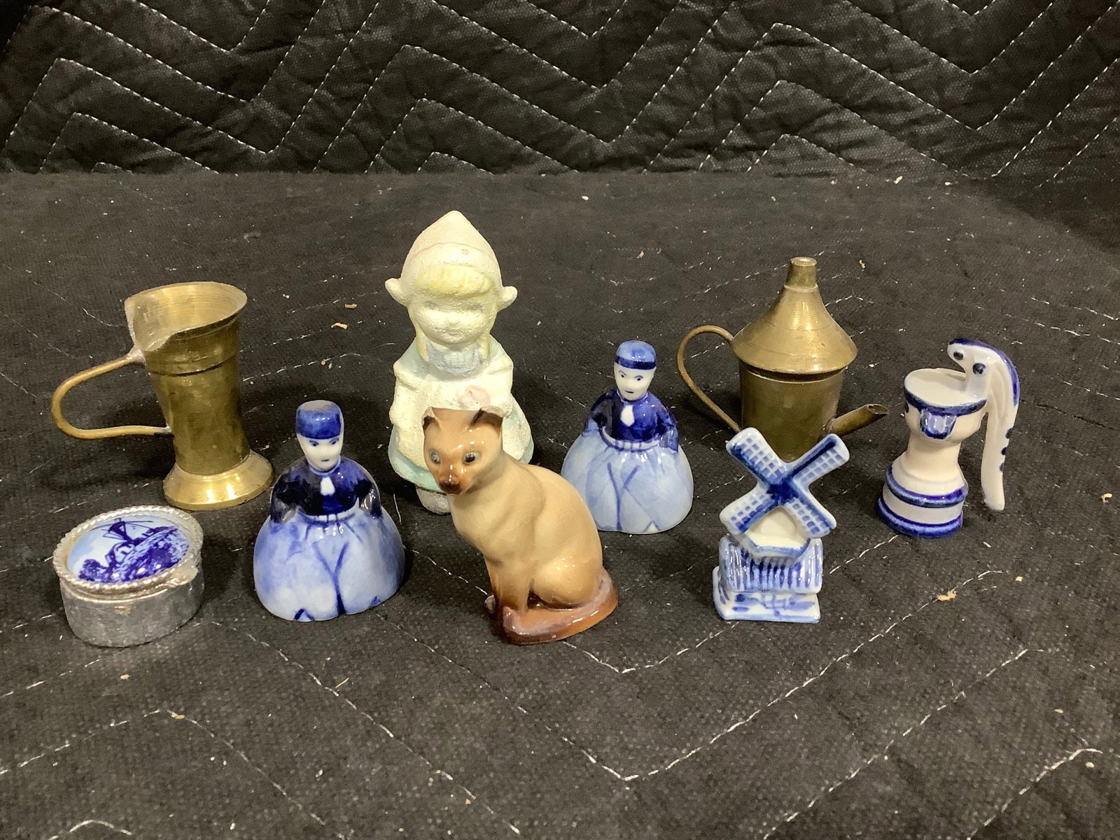 Various Miniature Ceramics, and other Trinkets (Tallest - 2in): Various Miniature Ceramics, and other Trinkets (Tallest - 2in)
