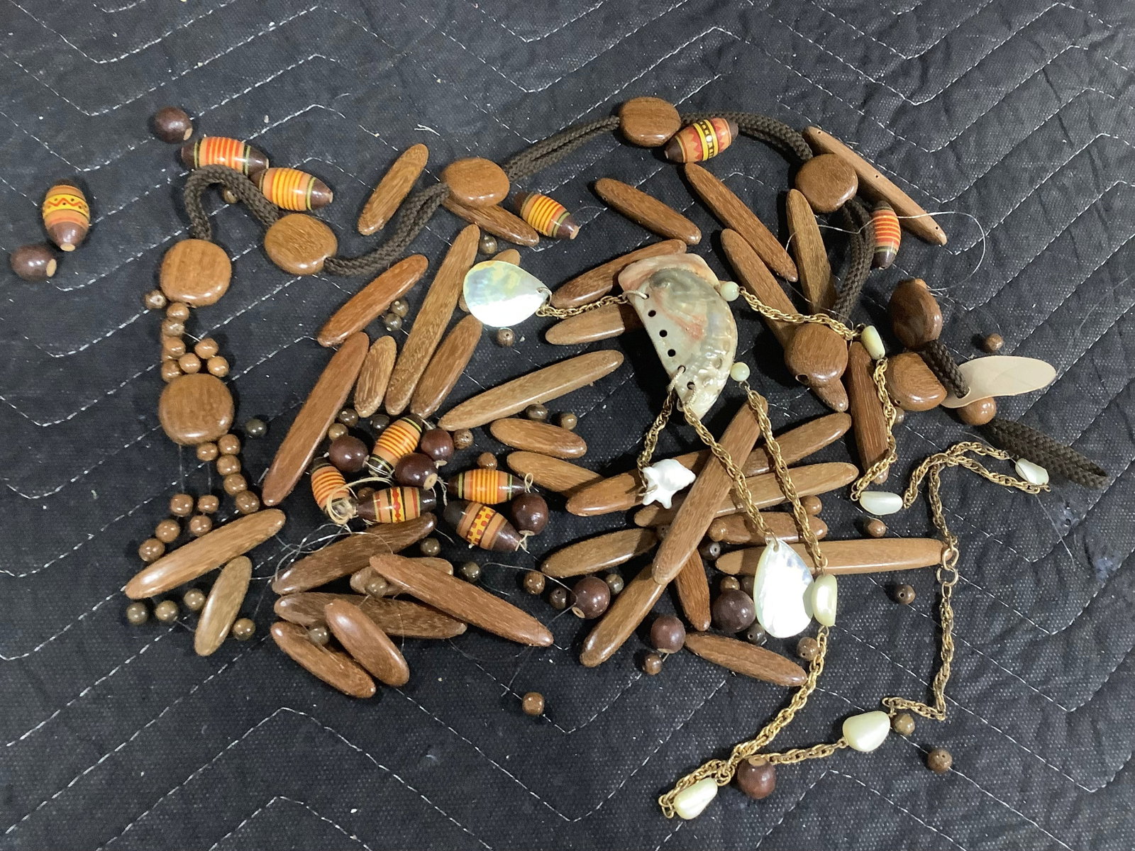 Vintage Wooden Jewelry Findings: Vintage Wooden Jewelry Findings