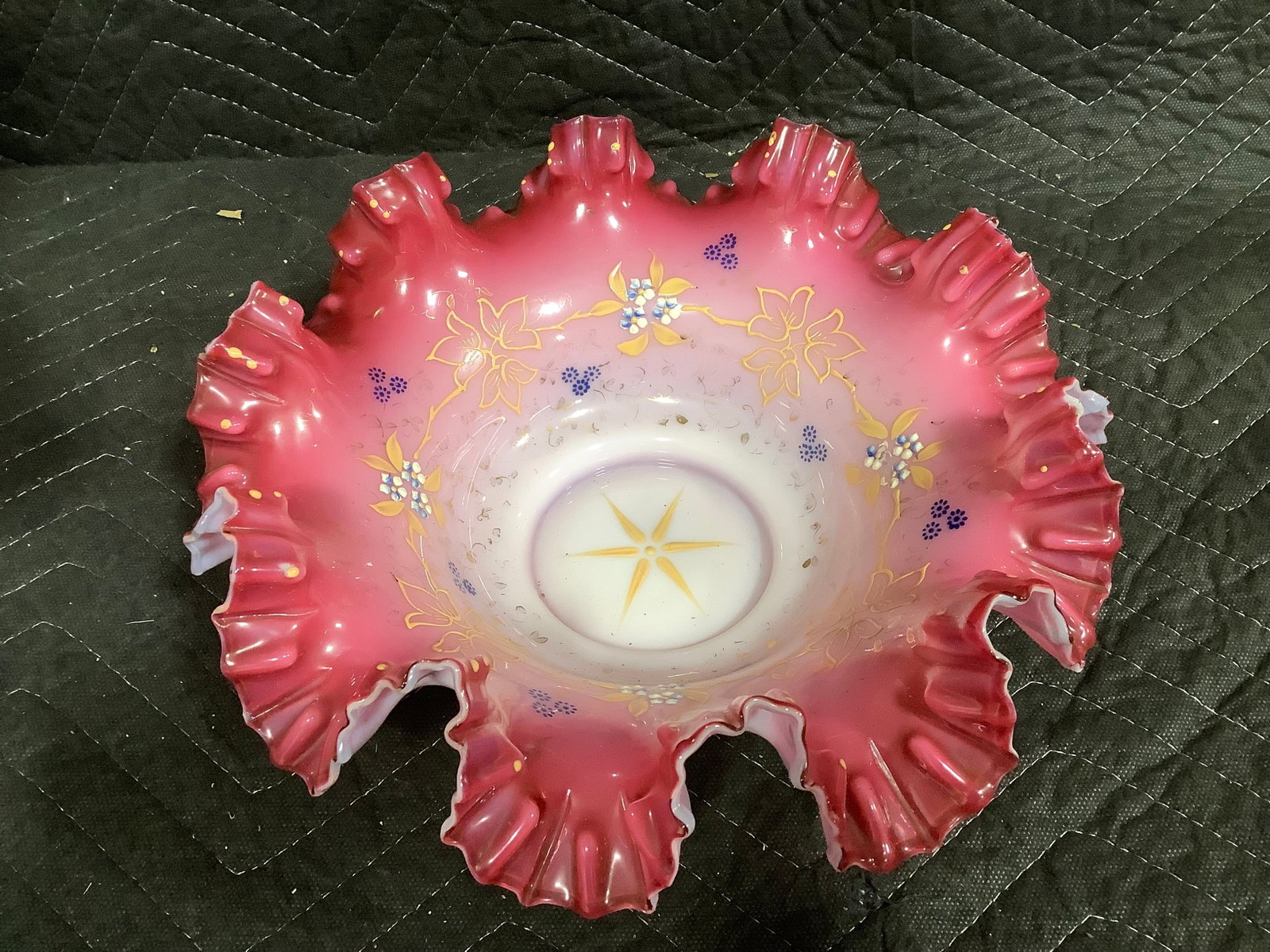 Vintage handpainted ruffled glass bowl(4in tall, 11in across-small crack in bowl): Vintage handpainted ruffled glass bowl(4in tall, 11in across-small crack in bowl)