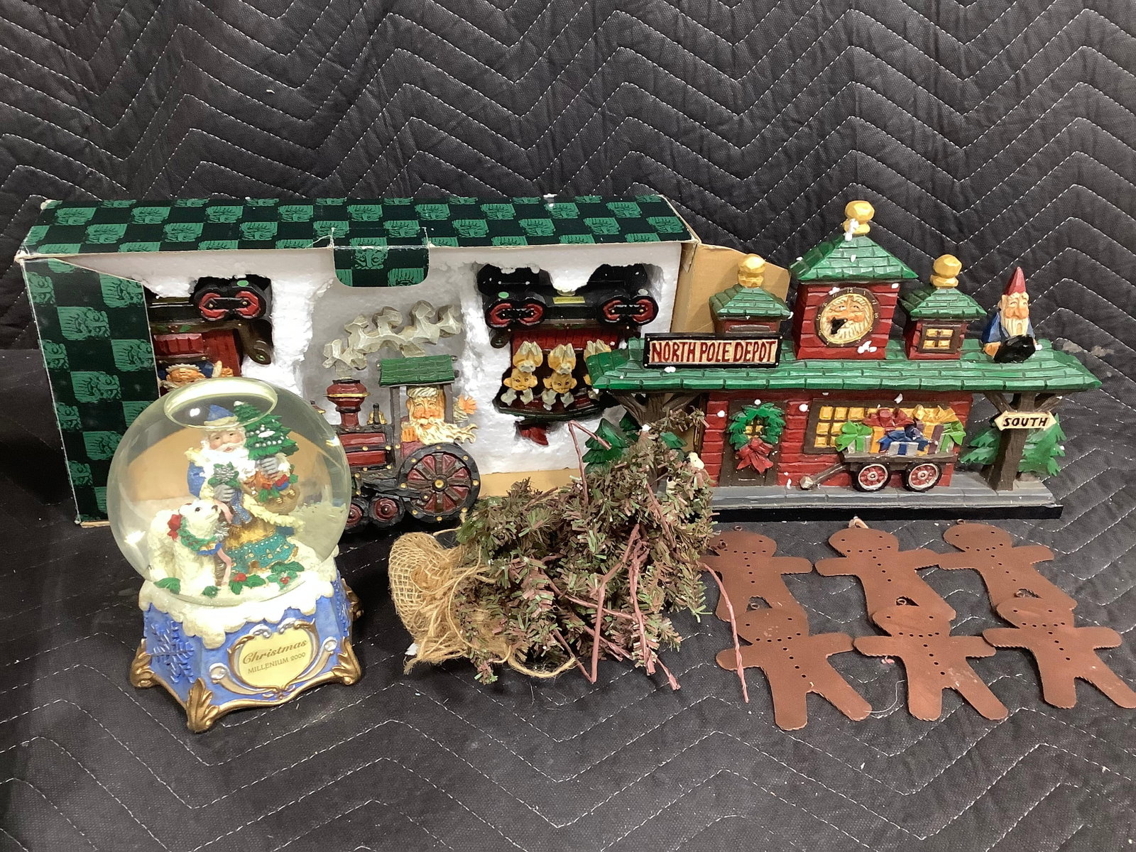 Various Christmas Decorations - Ornaments, Snowglobe, etc (1 of 1)