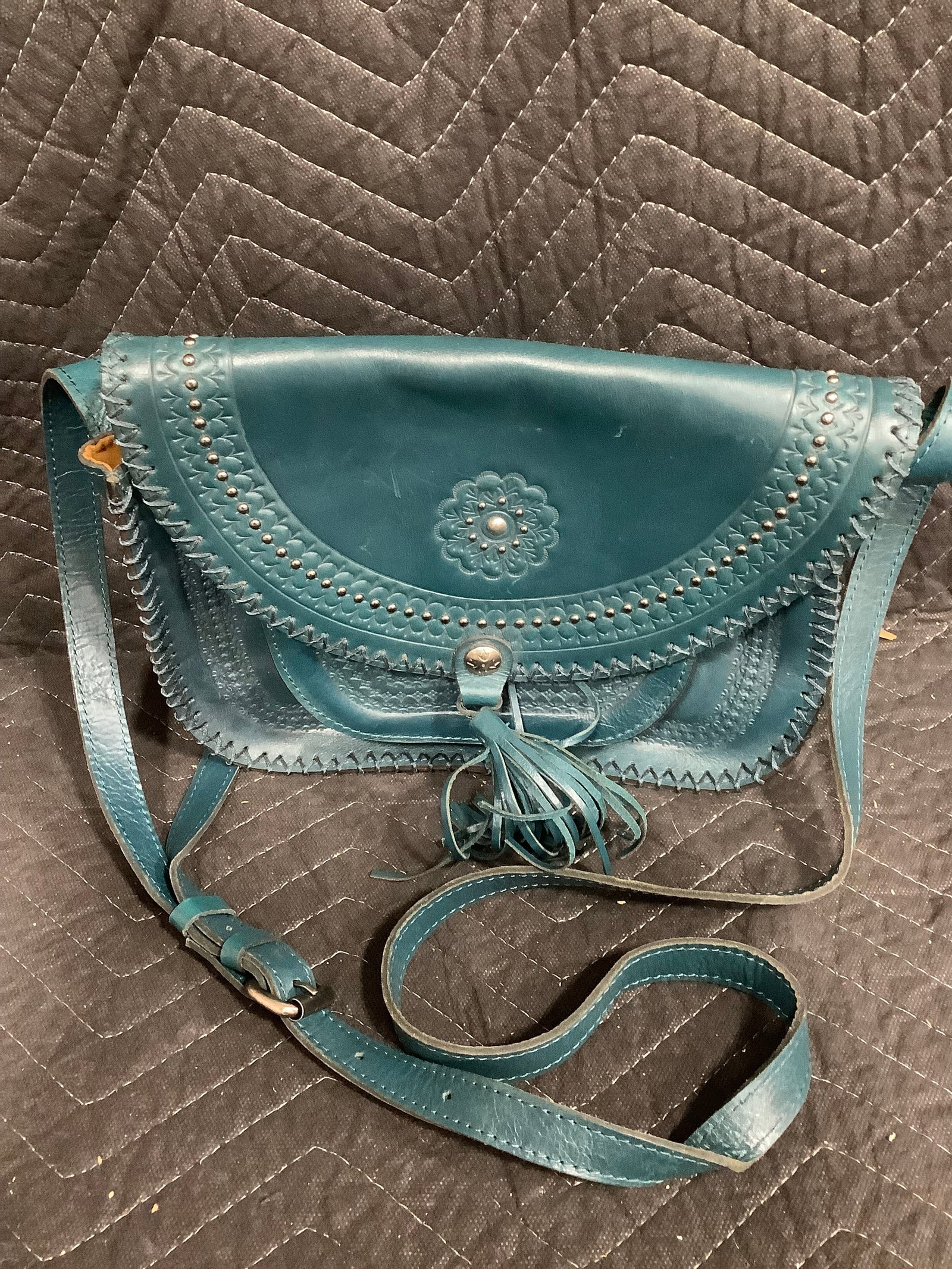 Patricia Nash Leather Crossbody Bag: Patricia Nash Leather Crossbody Bag