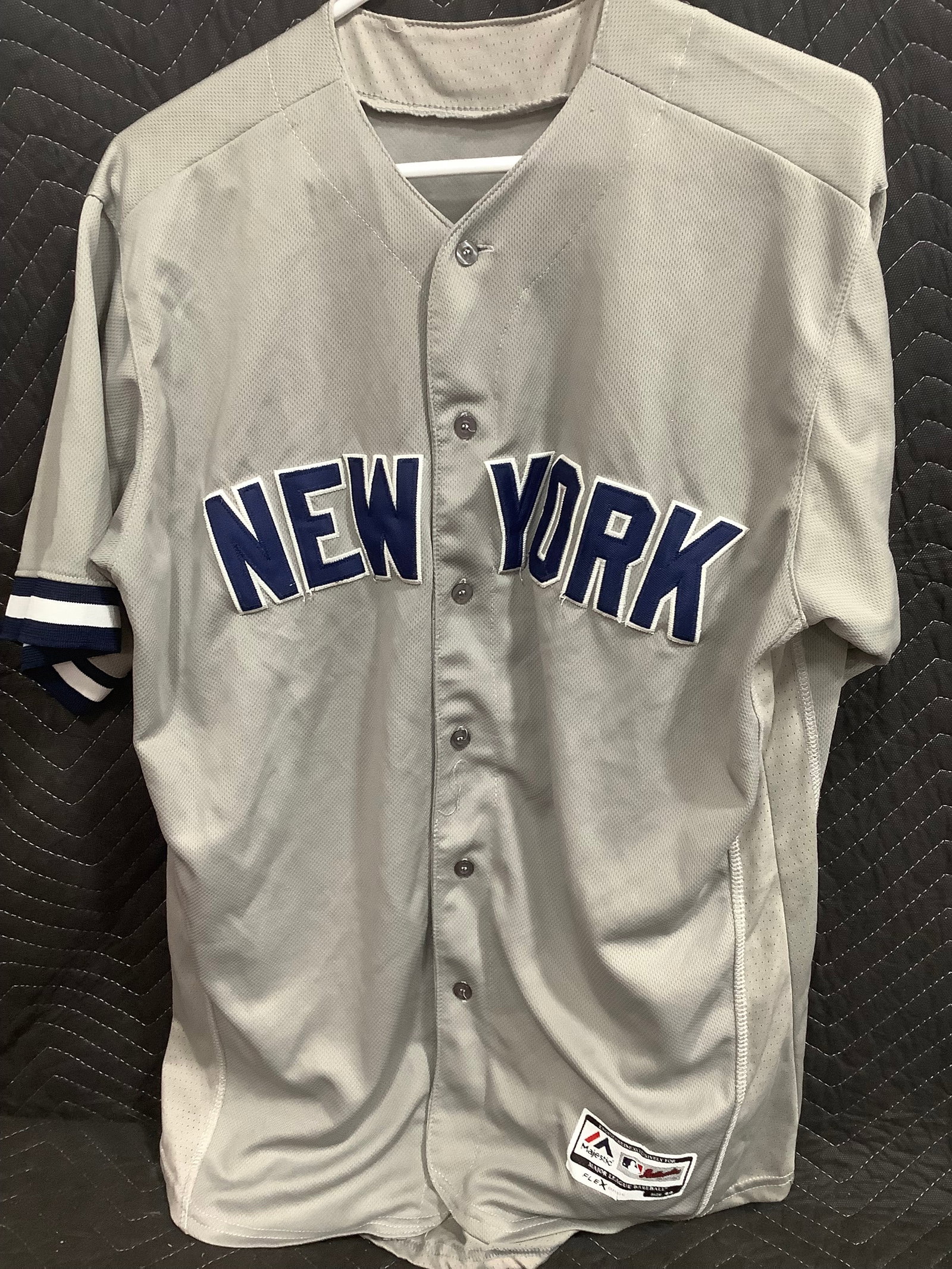#18 New York Yankees Sports Jersey (Size: 44): #18 New York Yankees Sports Jersey (Size: 44)