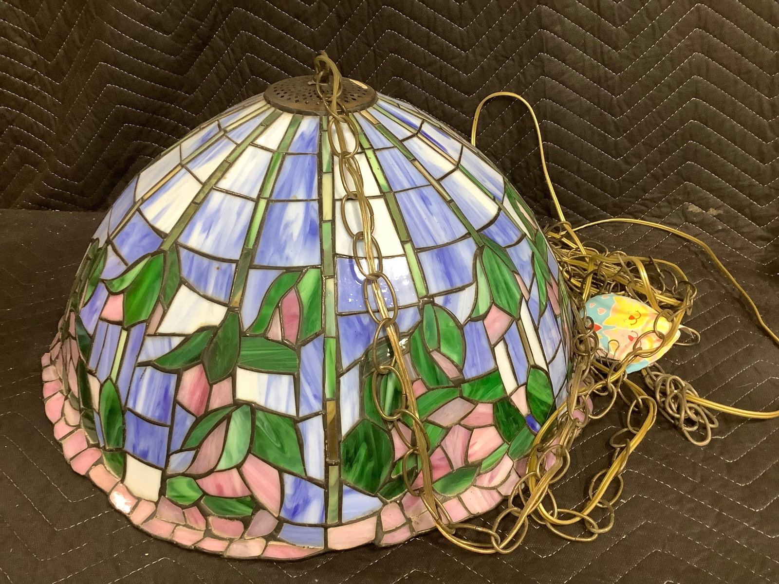 Decorative Stained Glass Lampshade (11inx19in): Decorative Stained Glass Lampshade (11inx19in)