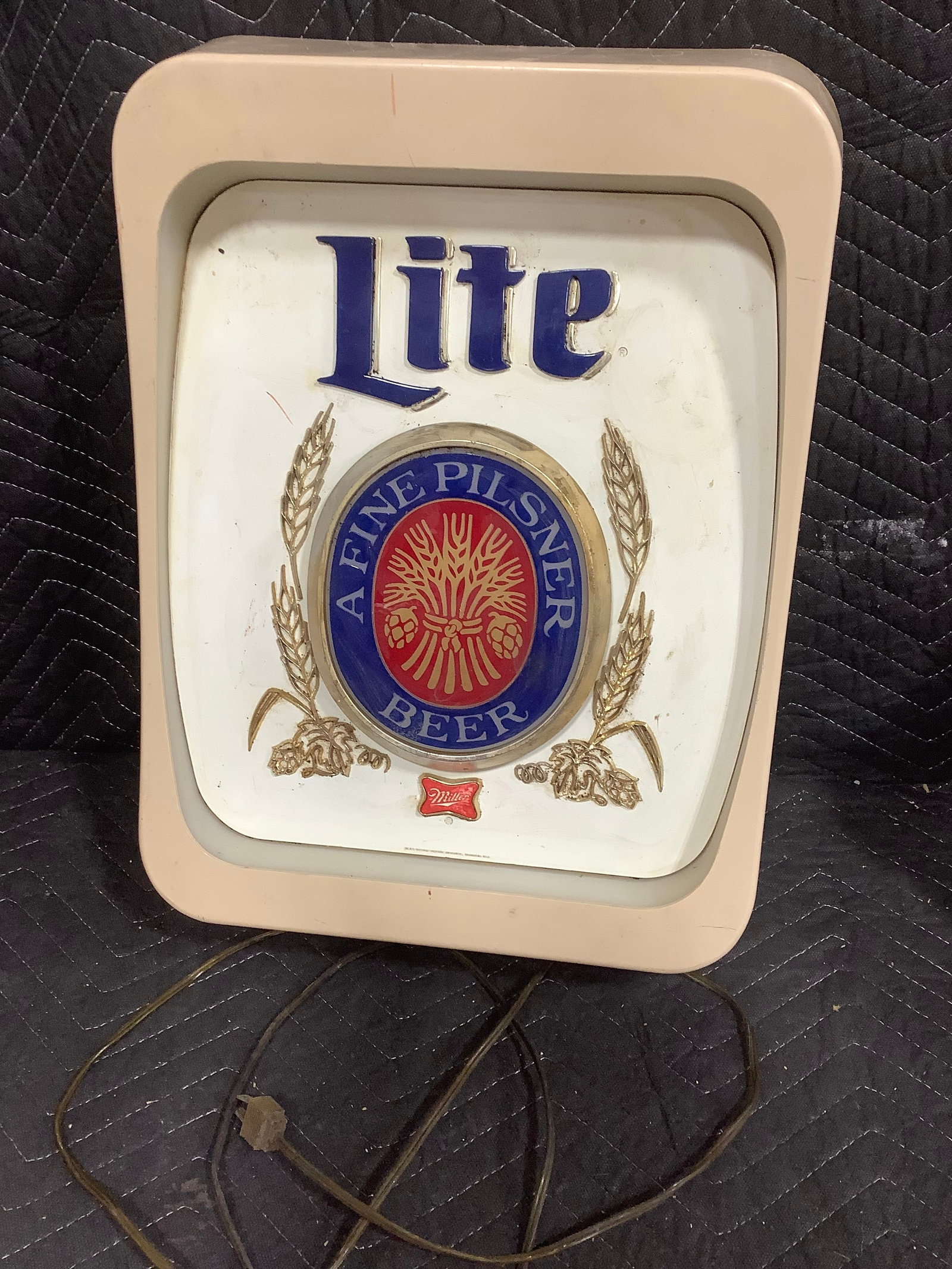 Vintage Miller Lite Lighted Bar Sign (13.5inx17.5inx4in) (1 of 1)