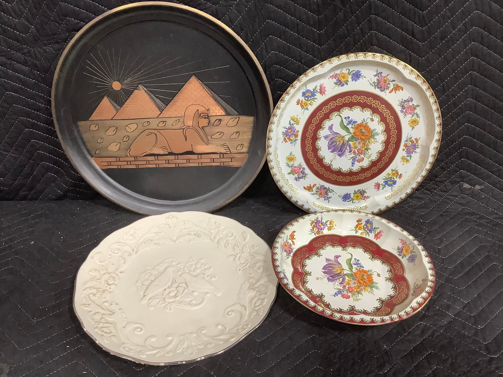 Vintage serving trays(15.5in longest) and bowl: Vintage serving trays(15.5in longest) and bowl