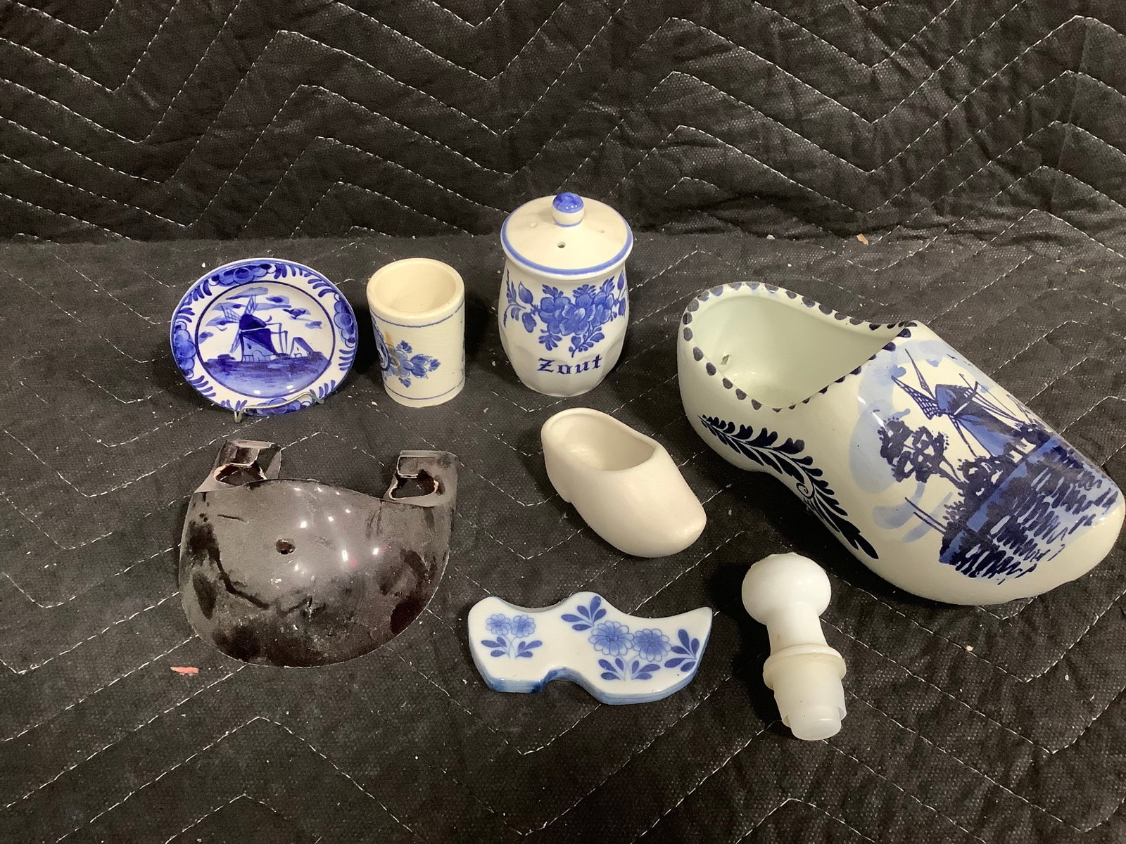 Dutch Delft blue ceramic miniatures/kitchenware and more(3.5in tallest): Dutch Delft blue ceramic miniatures/kitchenware and more(3.5in tallest)