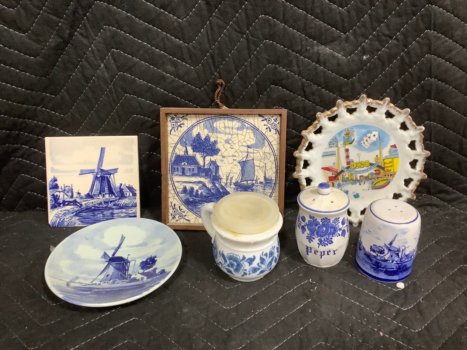 Dutch Delft blue ceramic miniatures and kitchenware(3.5in tallest): Dutch Delft blue ceramic miniatures and kitchenware(3.5in tallest)