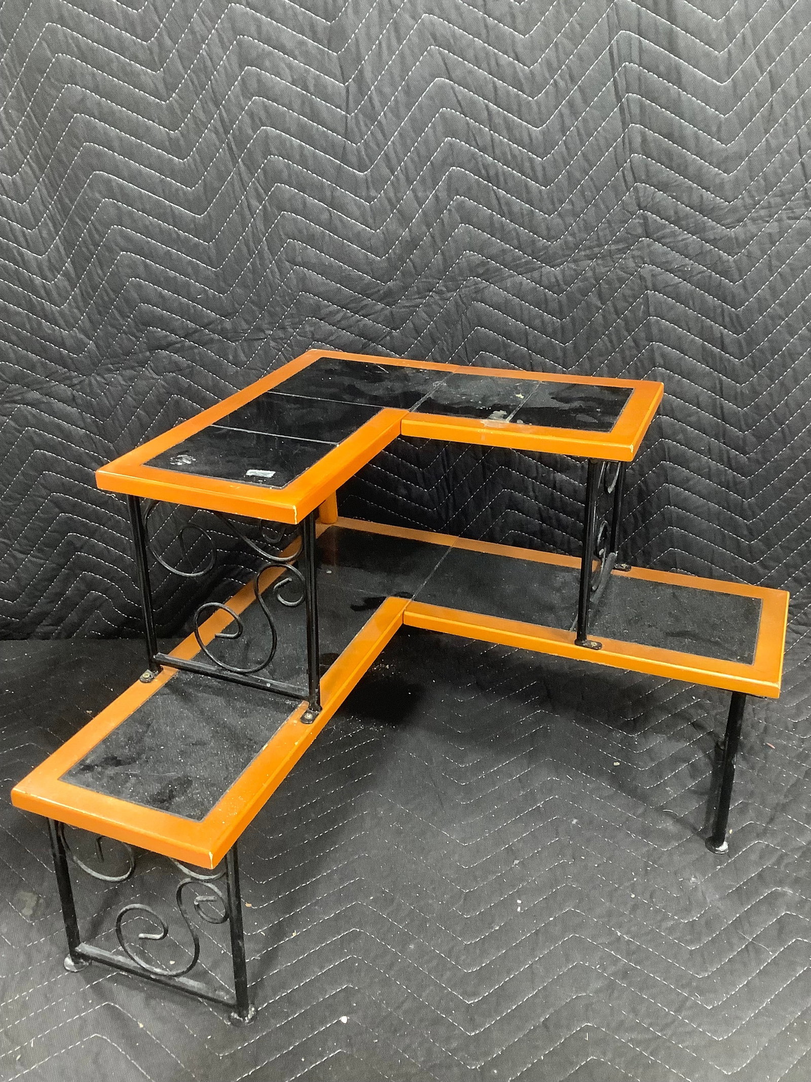 2 tier wooden and black metal corner shelf(18inx18inx14in): 2 tier wooden and black metal corner shelf(18inx18inx14in)