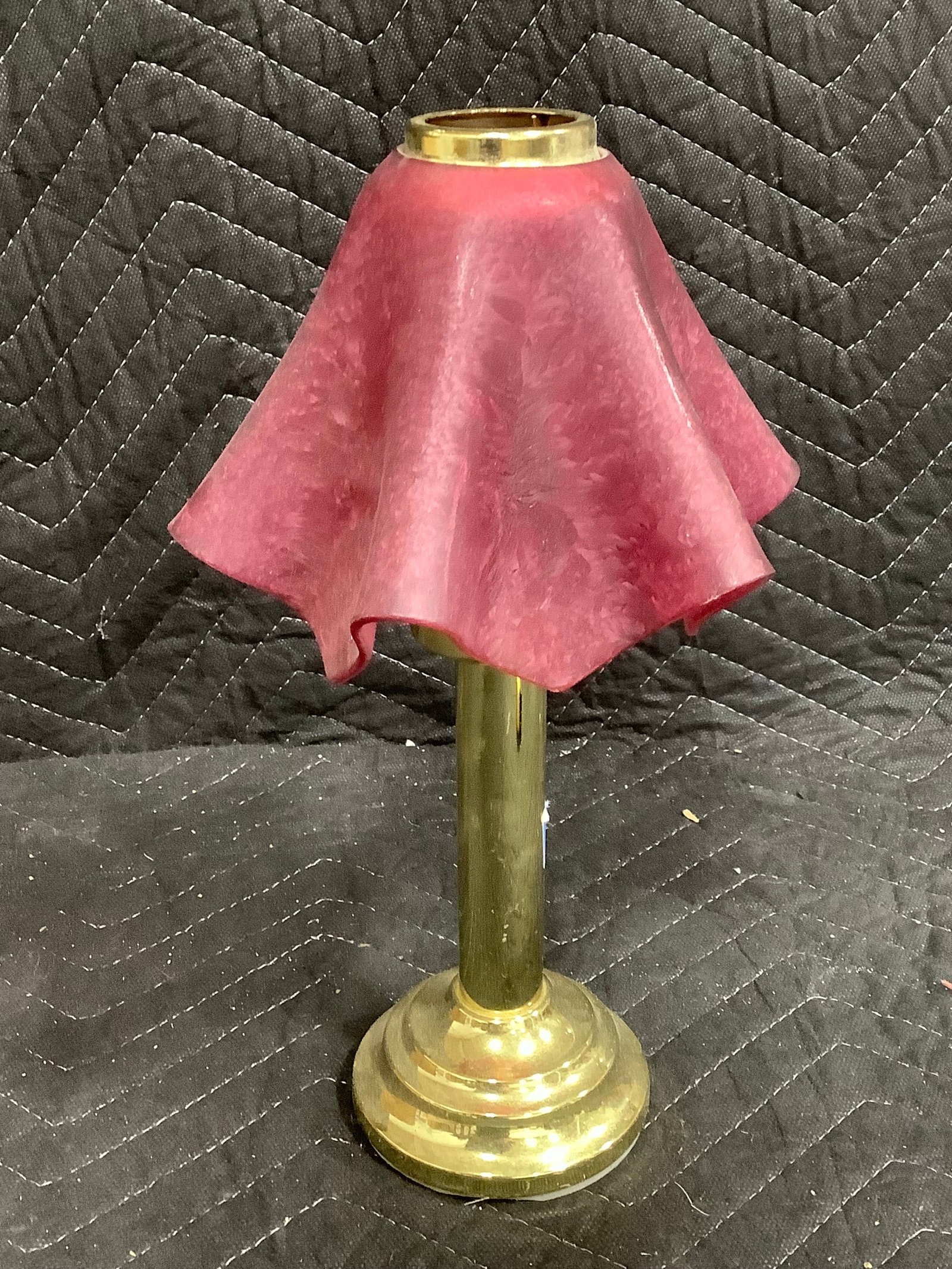 Vintage handkerchief art glass tealight lamp with ruffled shade(12in tall)