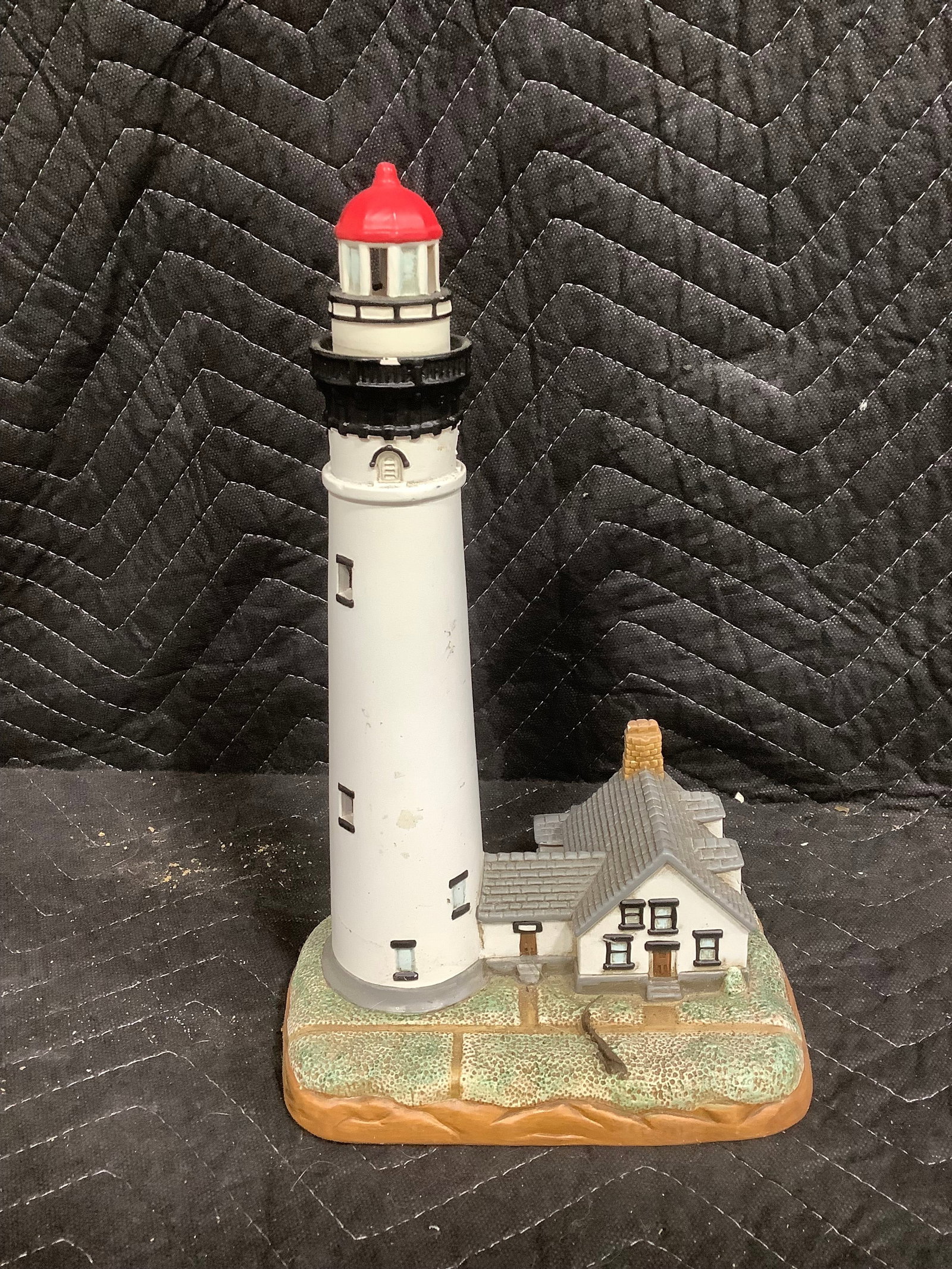 Geo Z Lefton New Presque Isle Michigan Lighthouse figurine(11.5in tall)