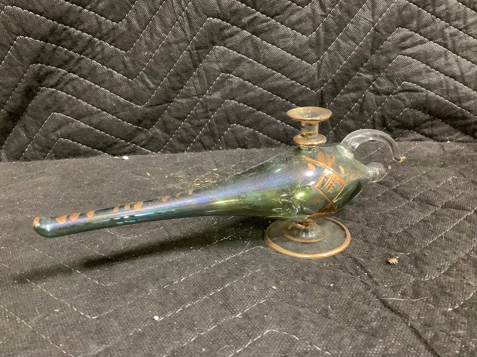 Vintage art glass genie lamp perfume bottle(9in long): Vintage art glass genie lamp perfume bottle(9in long)
