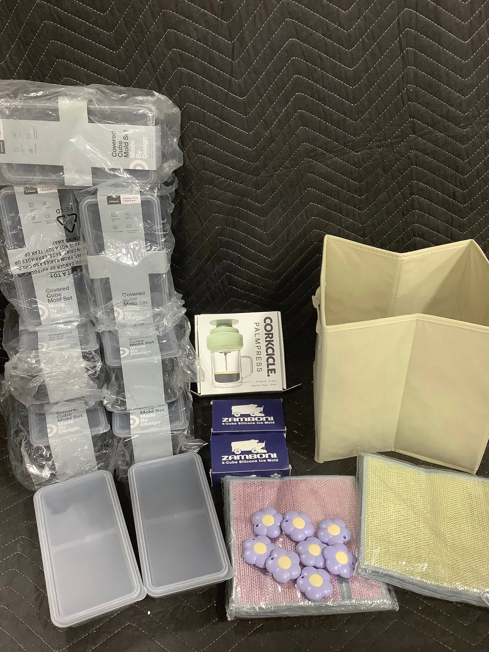 Flower shaped boxcutters, covered cube mold sets, and more (1 of 1)