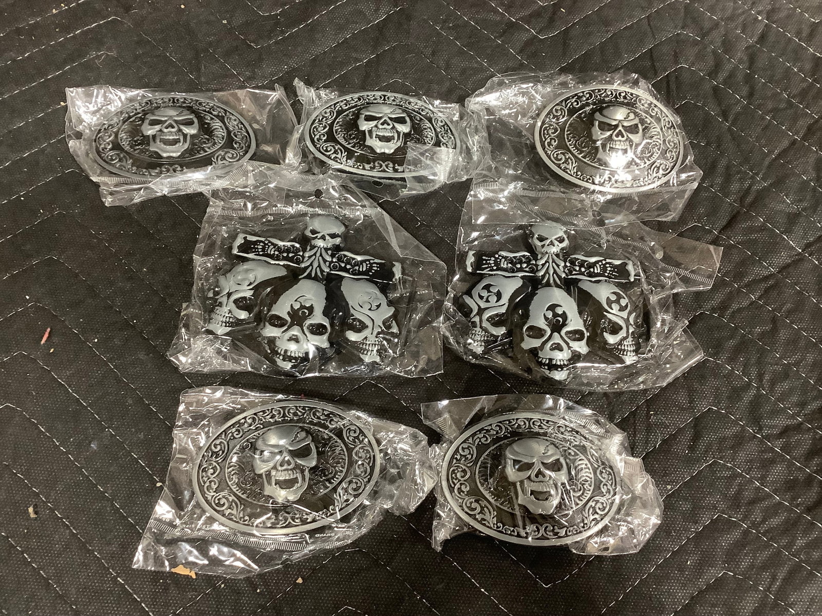 Lot of skull belt buckles*new*