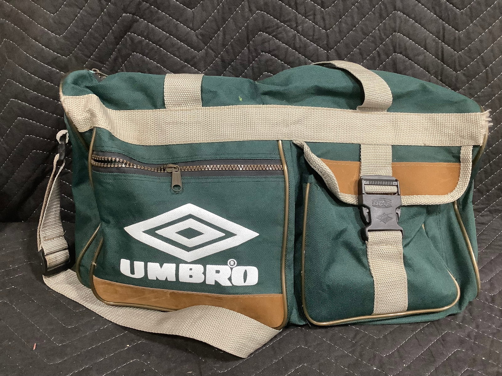 Vintage 1990s Umbro soccer duffle bag(medium): Vintage 1990s Umbro soccer duffle bag(medium)