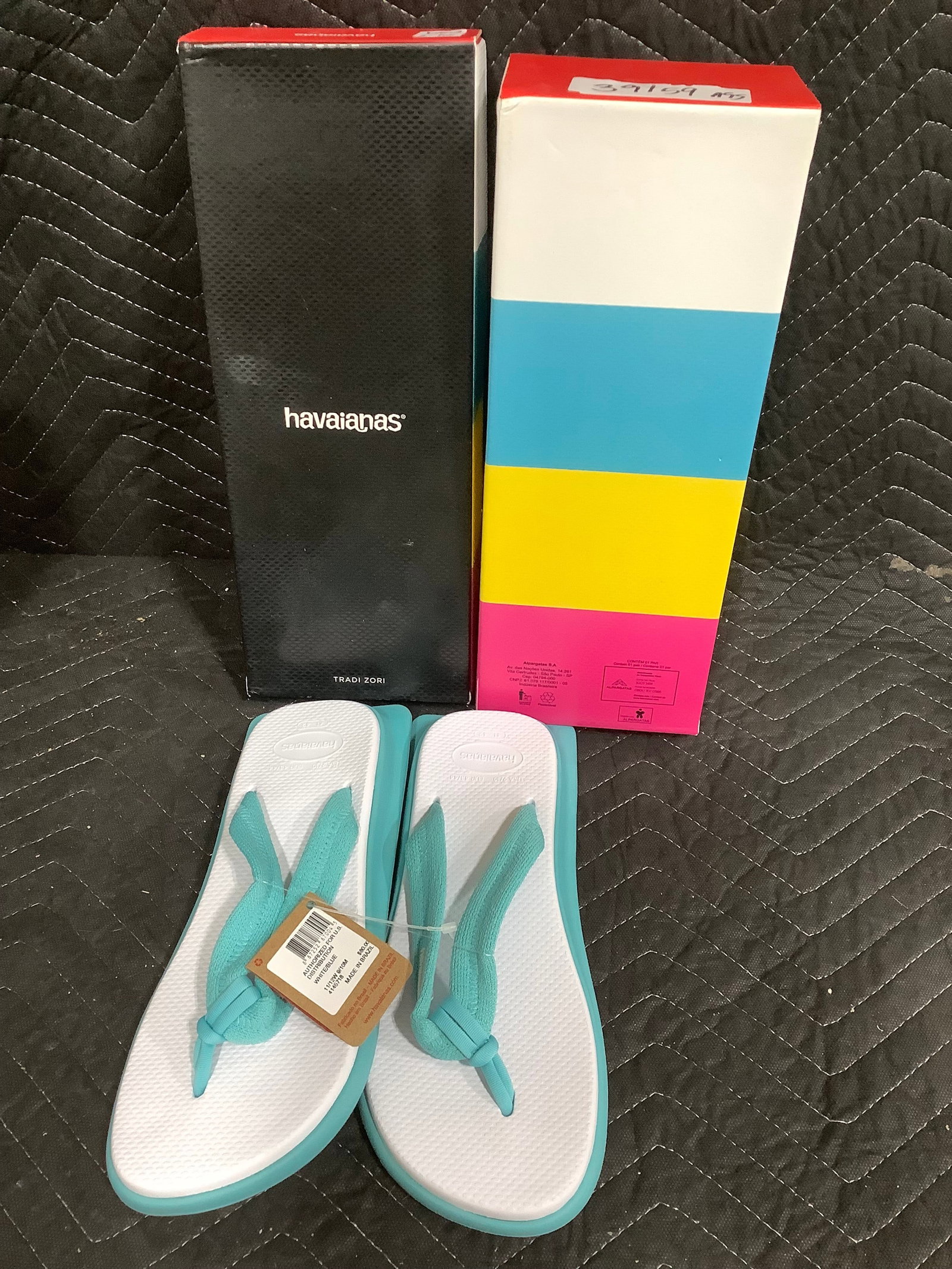 Havainas Flip Flops (Size: 9/10)