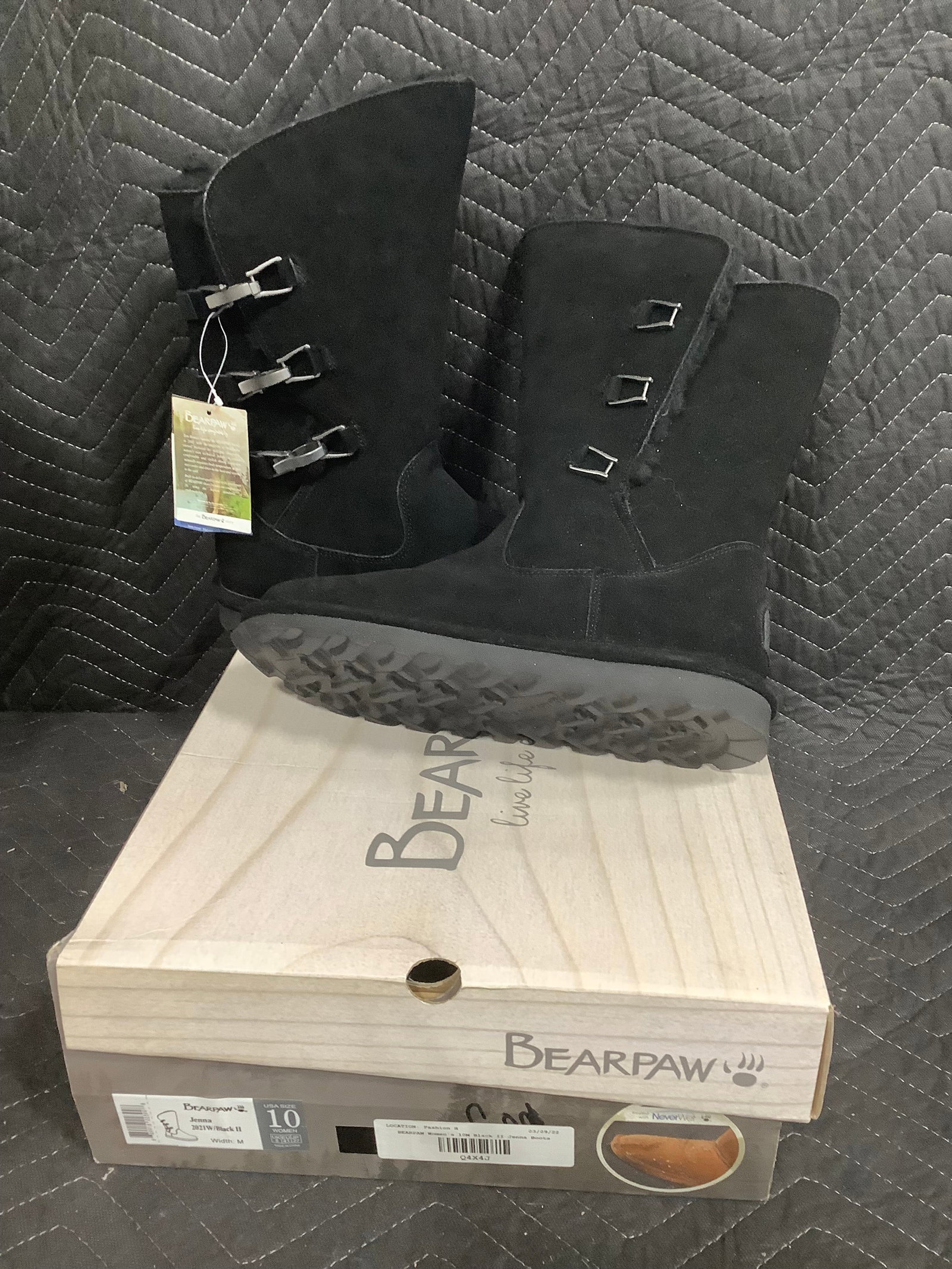 Bearpaw Boots (size: 10) *new with box and tag*: Bearpaw Boots (size: 10) *new with box and tag*